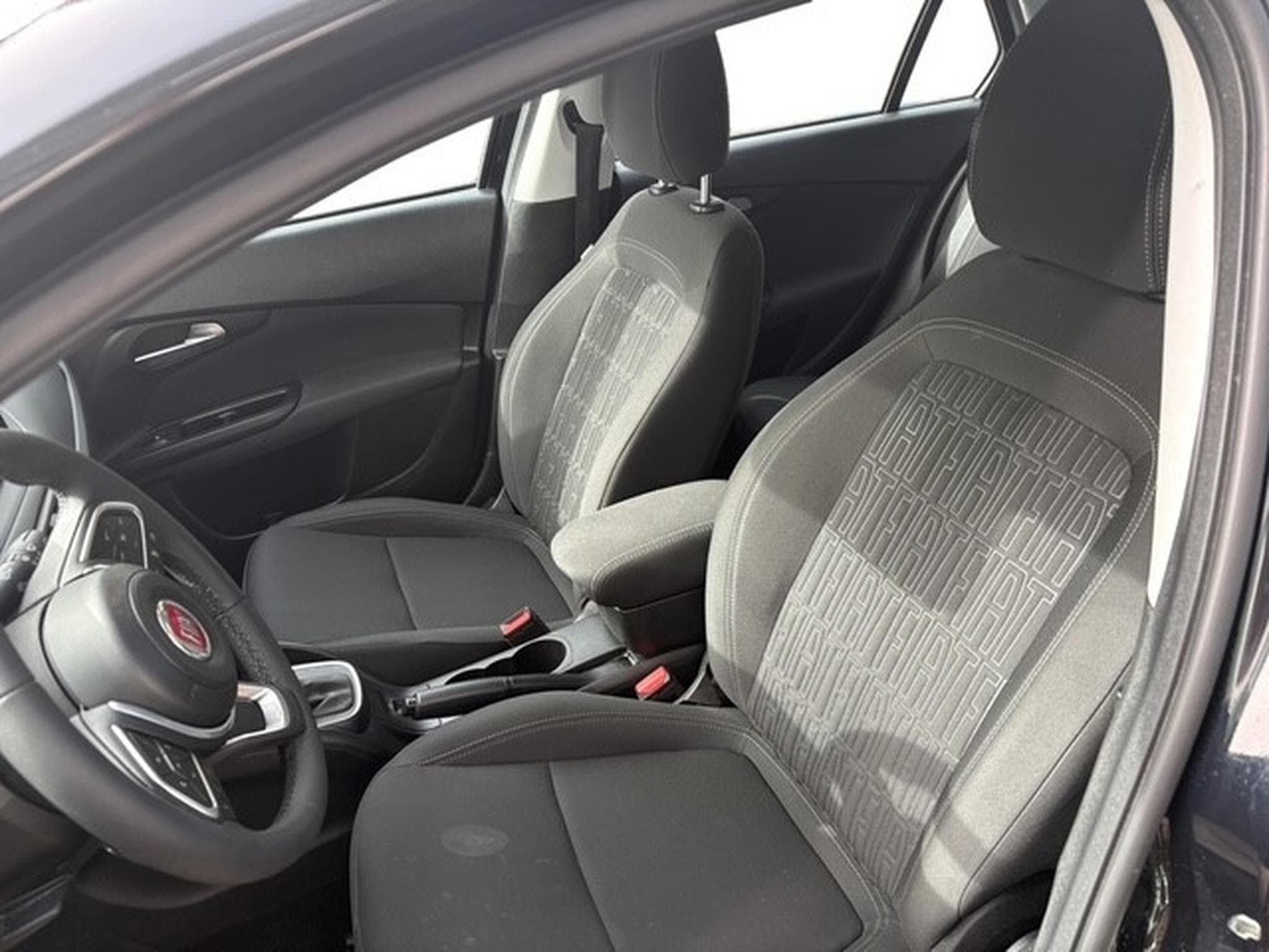 Fiat Tipo SW Cross 1.5 Hybrid DCT (2024) - Photo 6