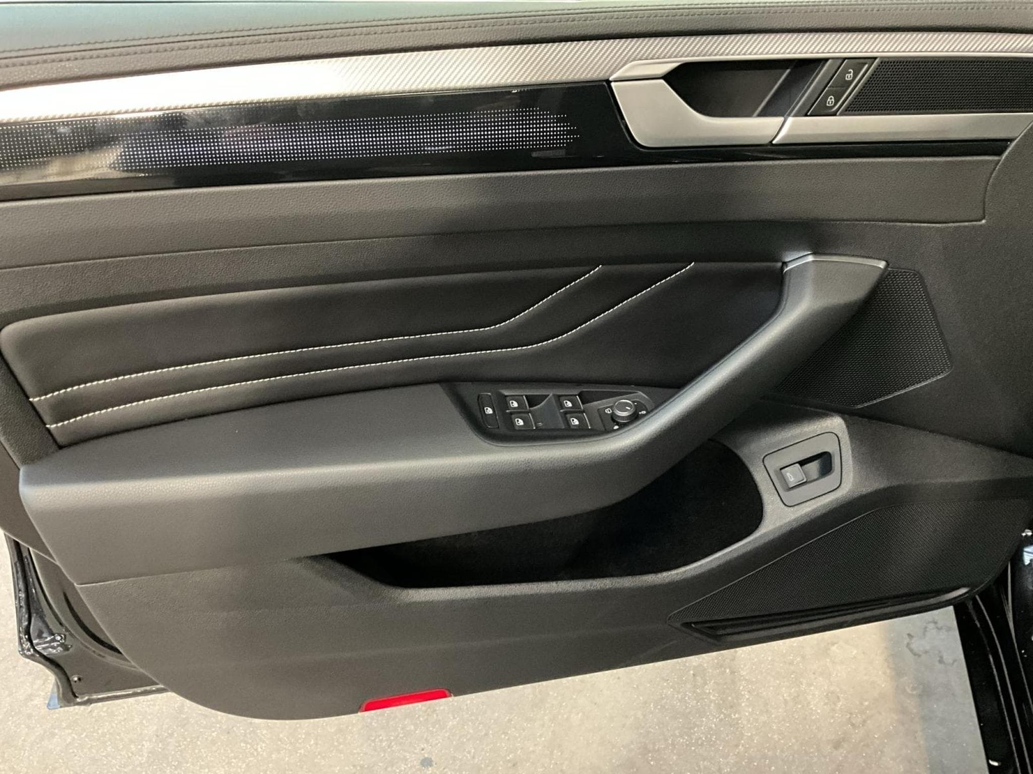 VW Arteon R-Line+SB+4M+AHK+Design+ (2024) - Photo 14