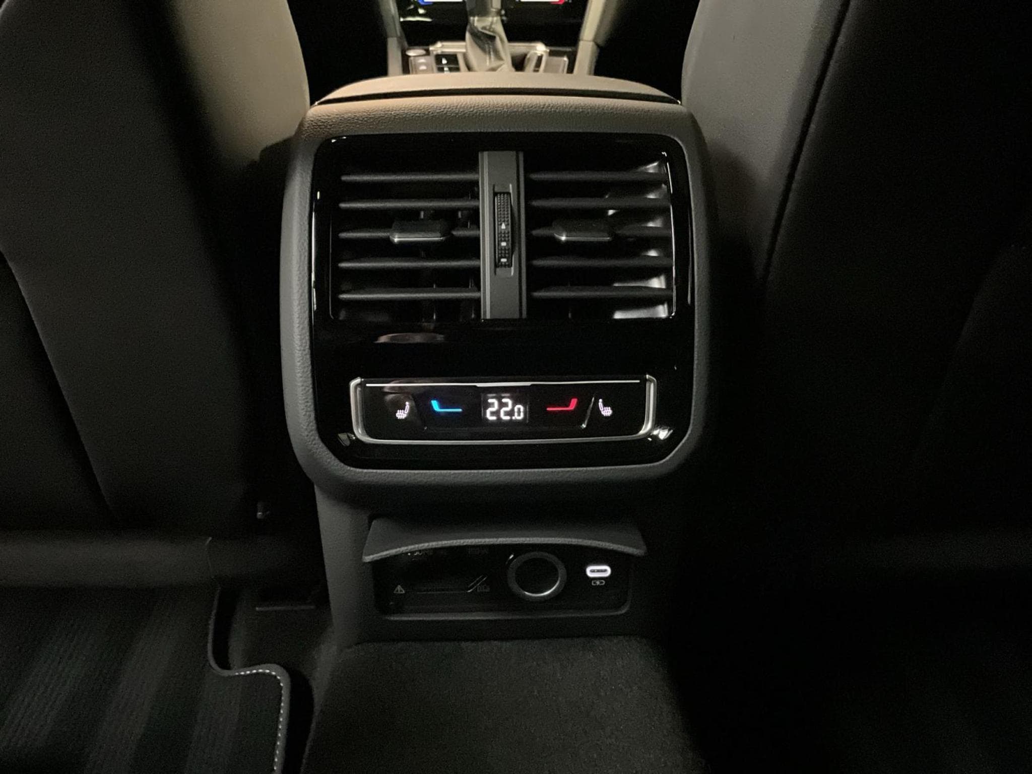 VW Arteon R-Line+SB+4M+AHK+Design+ (2024) - Photo 23