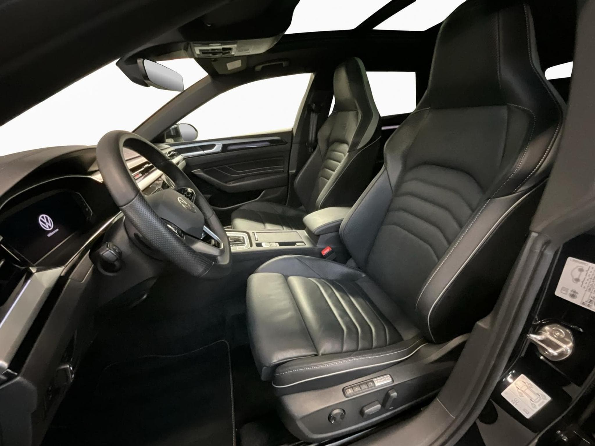 VW Arteon R-Line+SB+4M+AHK+Design+ (2024) - Photo 9