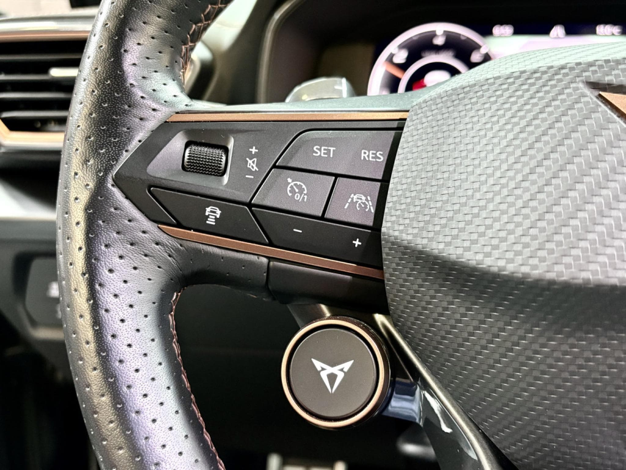 Cupra Formentor VZ 245CV PHEV eHybrid DSG6 * VSS * CUIR** 360° * PANO* ATTEL (2023) - Foto 10