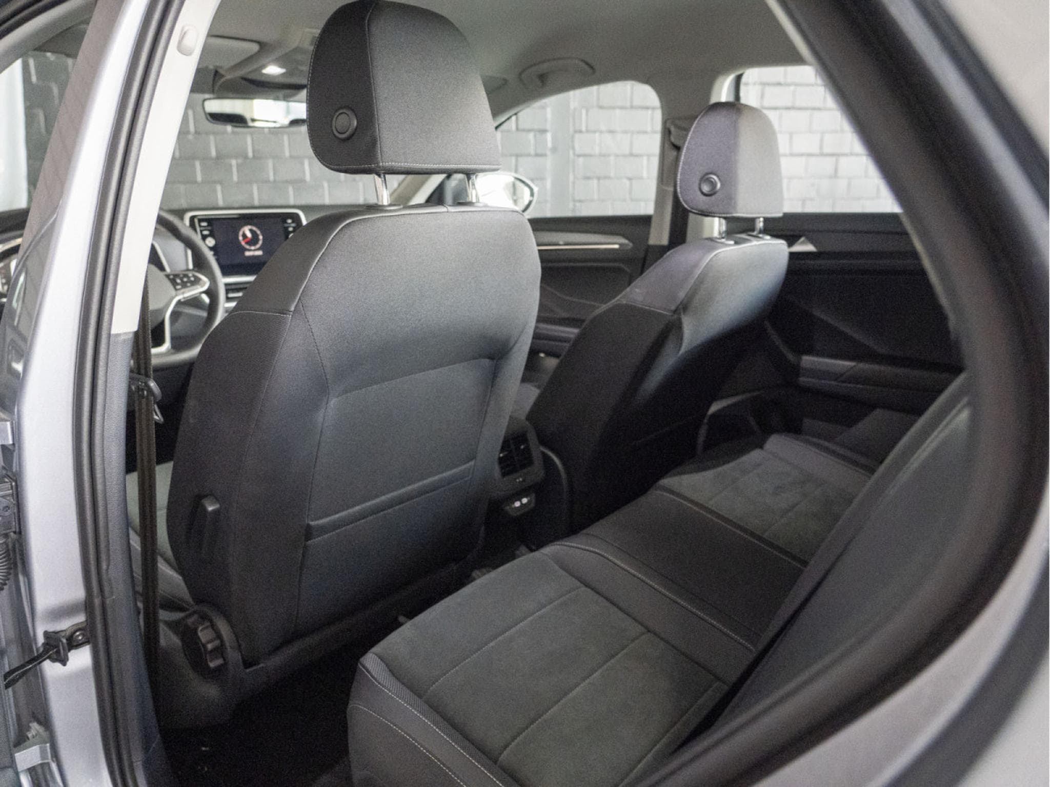 VW T-Roc Style 2.0 TDI 150CV DSG 7 * Sièges Chauffants * Caméra * (2024) - Photo 16