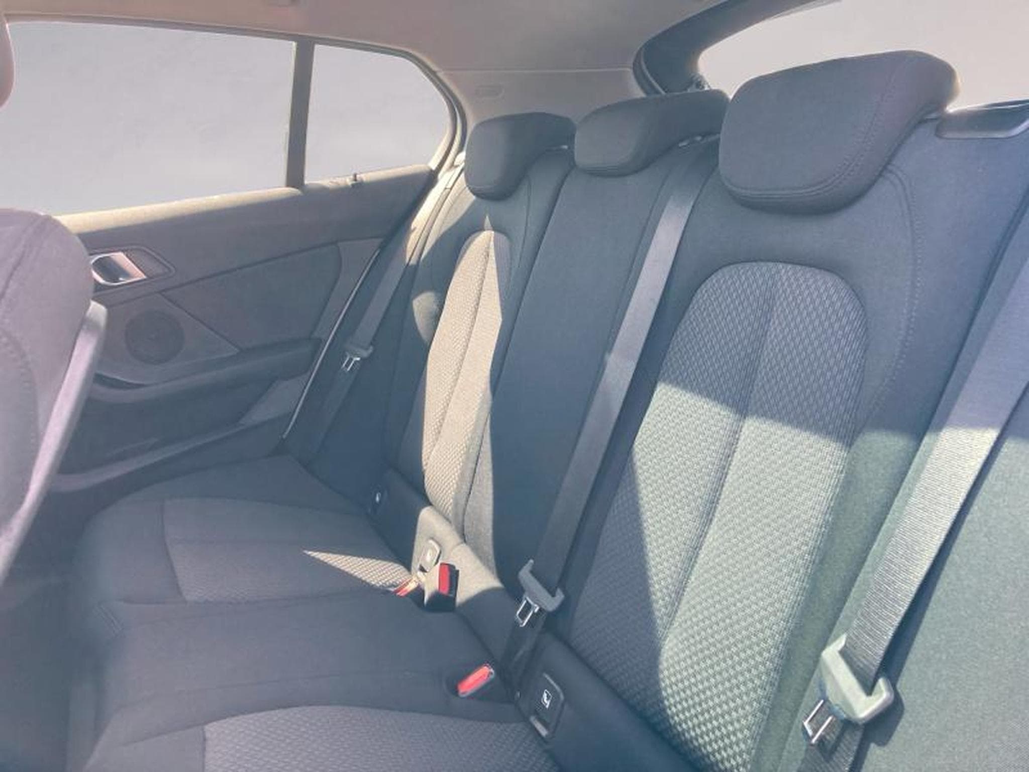 BMW 116 Hatch (2021) - Foto 12