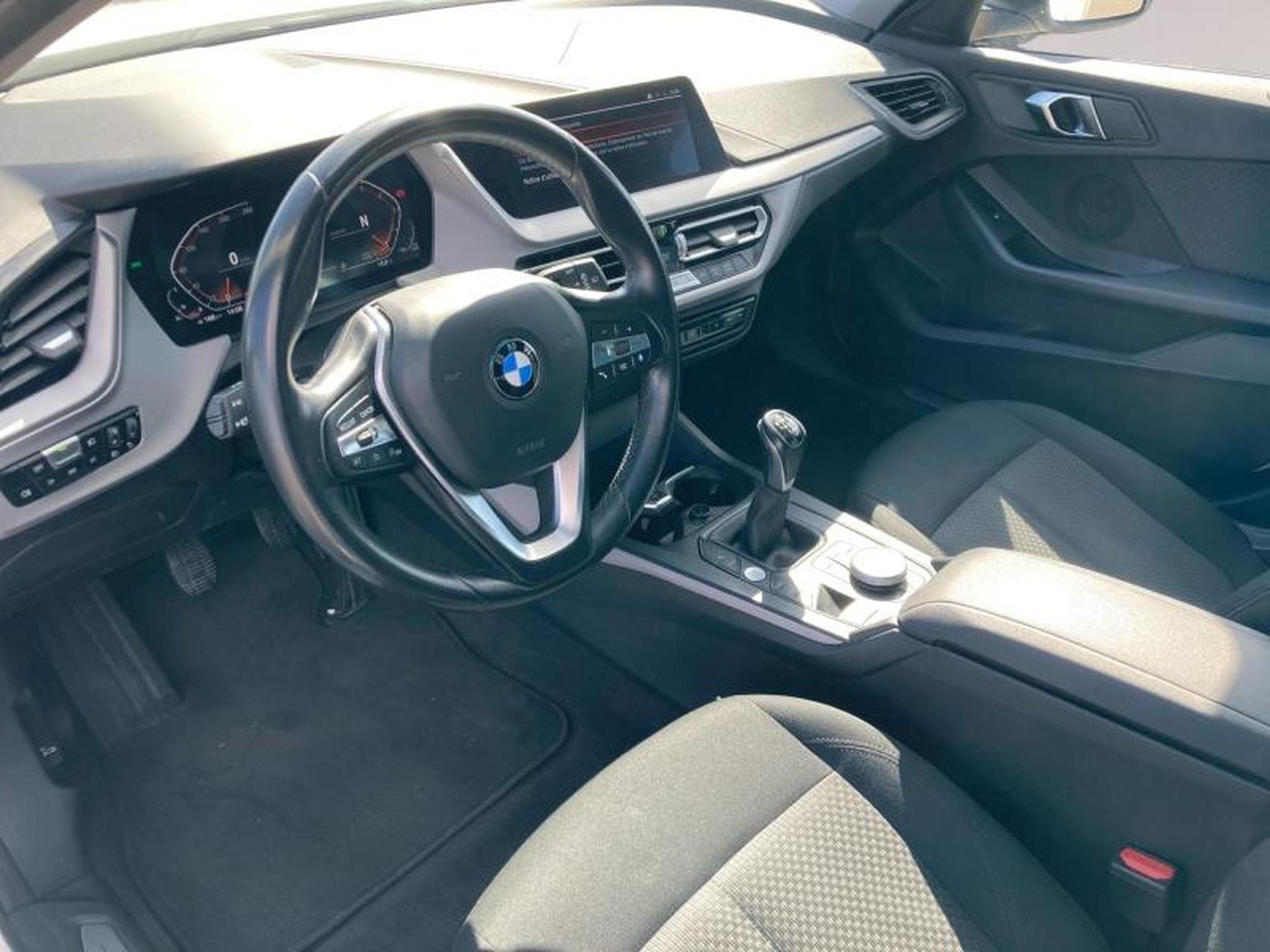 BMW 116 Hatch (2021) - Foto 9