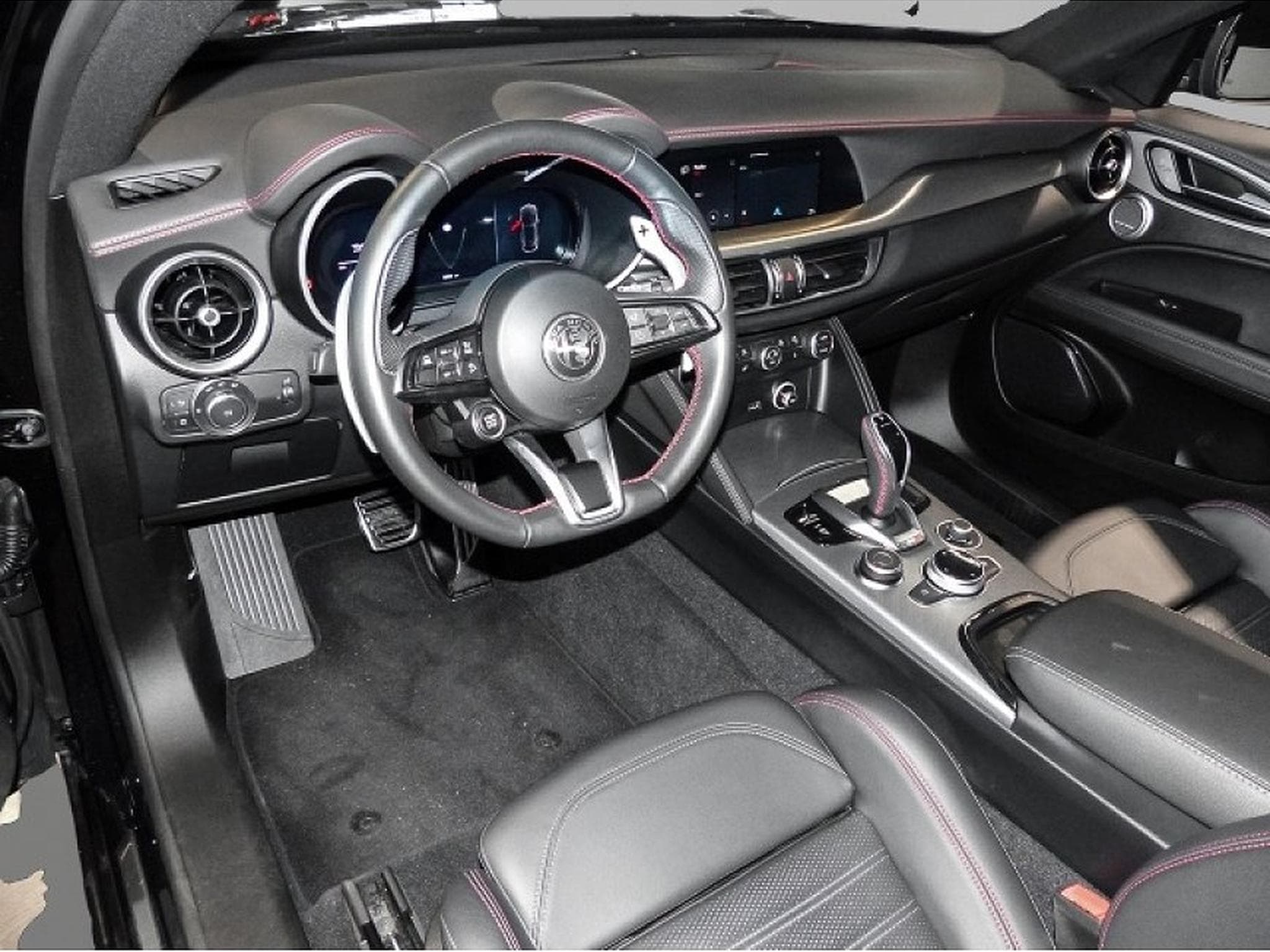 Alfa-Romeo Stelvio (2023) - Photo 4