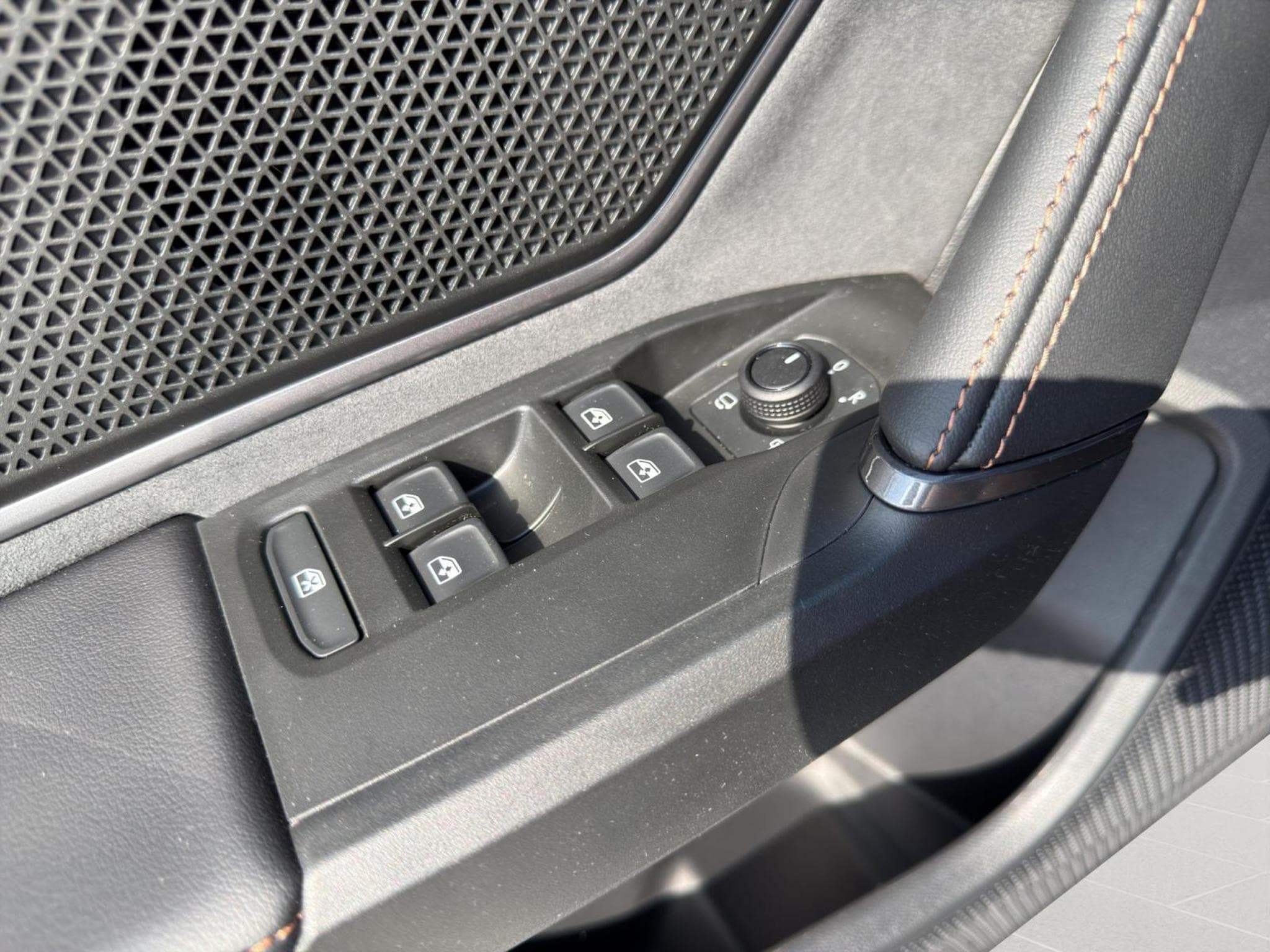 Cupra Leon eTSI (2026) - Photo 14