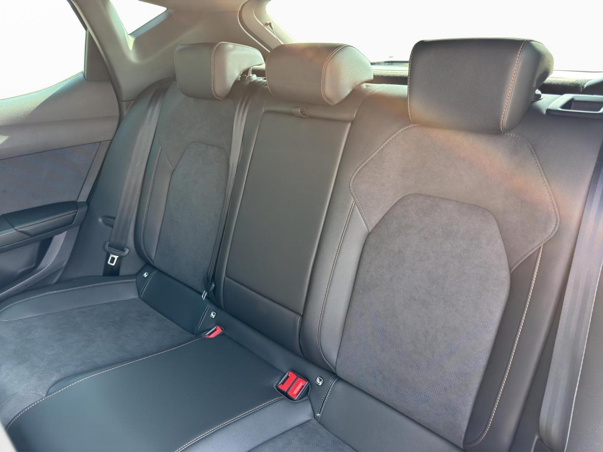 Cupra Leon eTSI (2026) - Photo 16