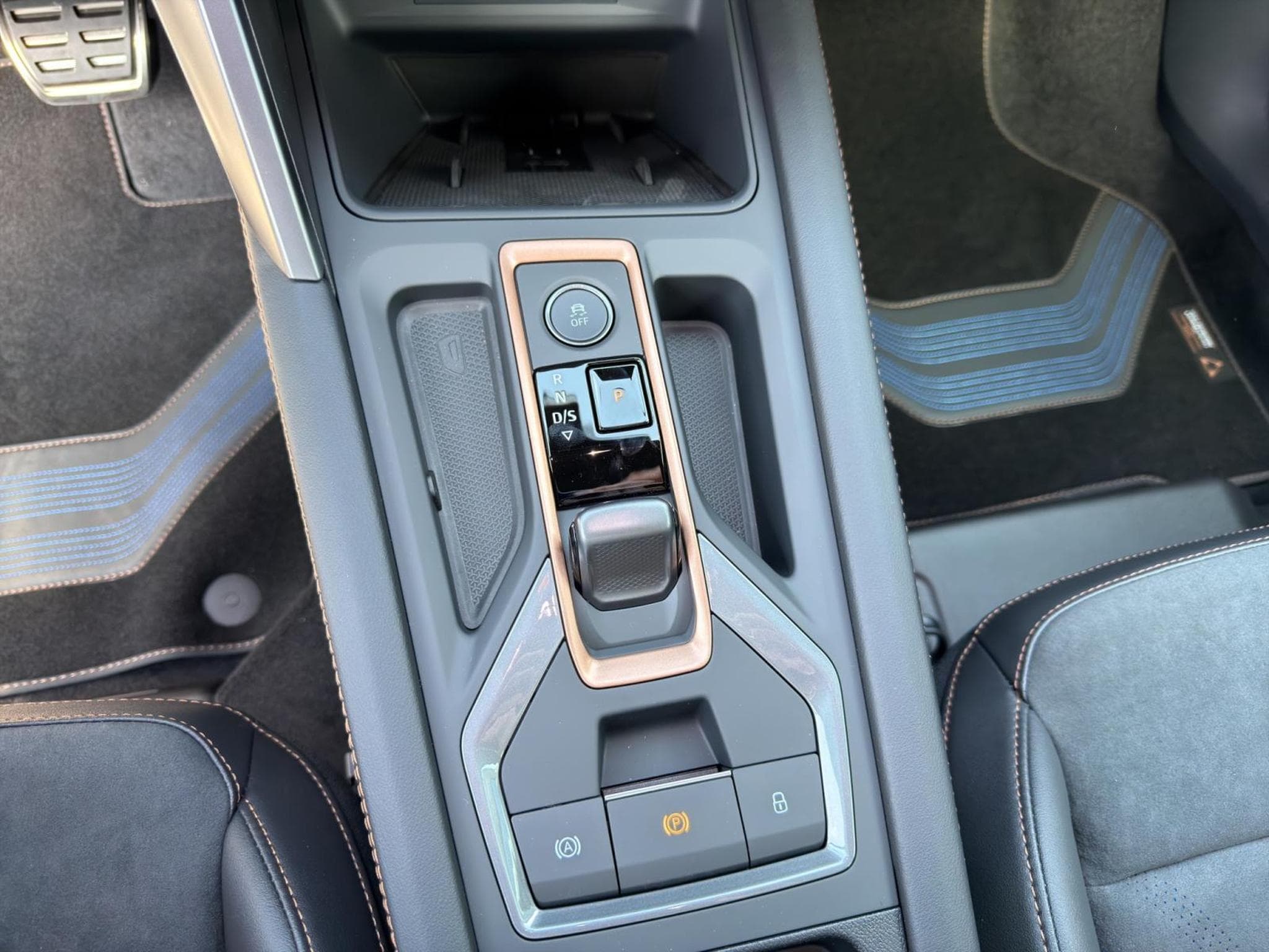Cupra Leon eTSI (2026) - Photo 12