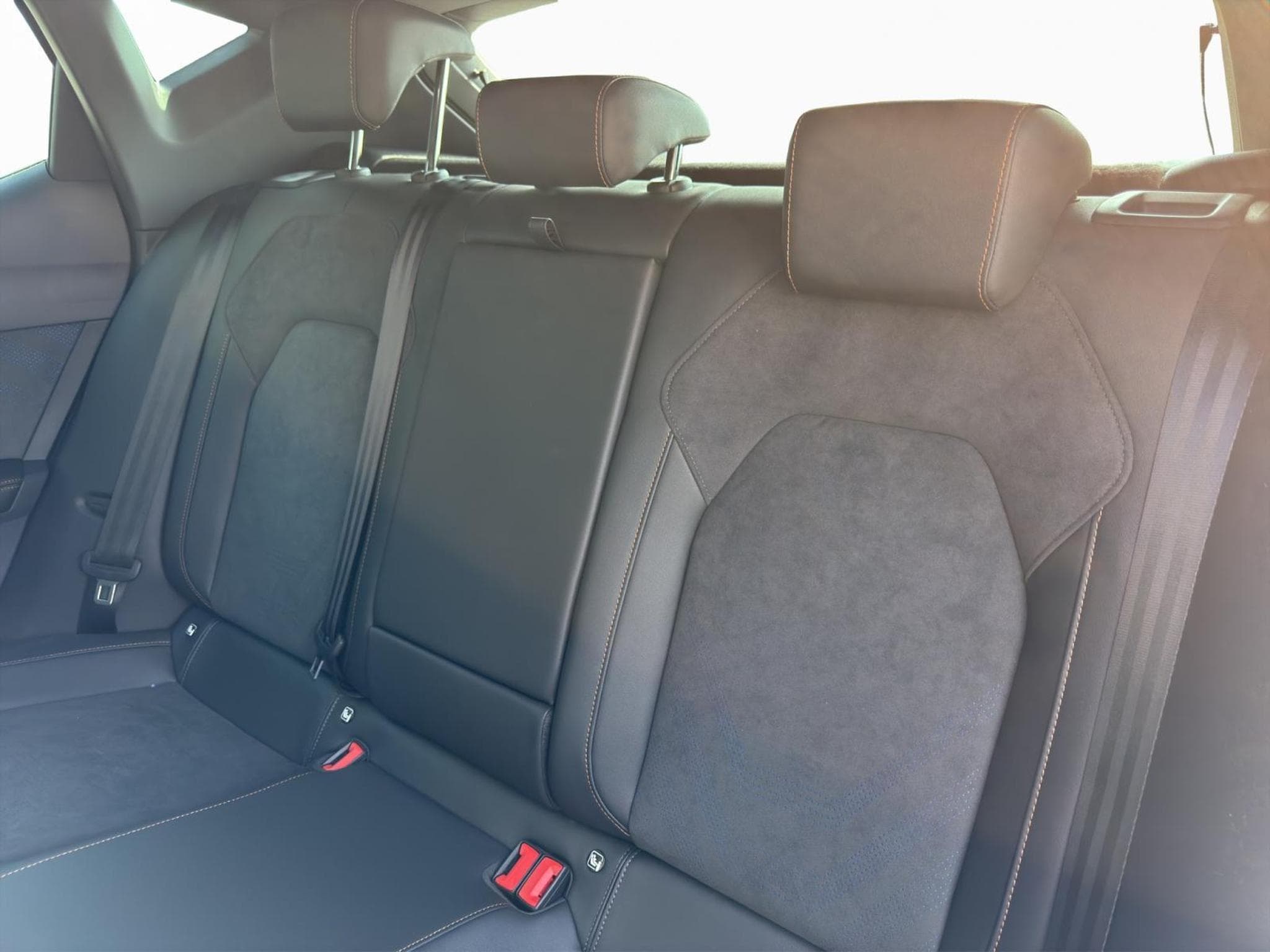 Cupra Leon eTSI (2026) - Photo 16