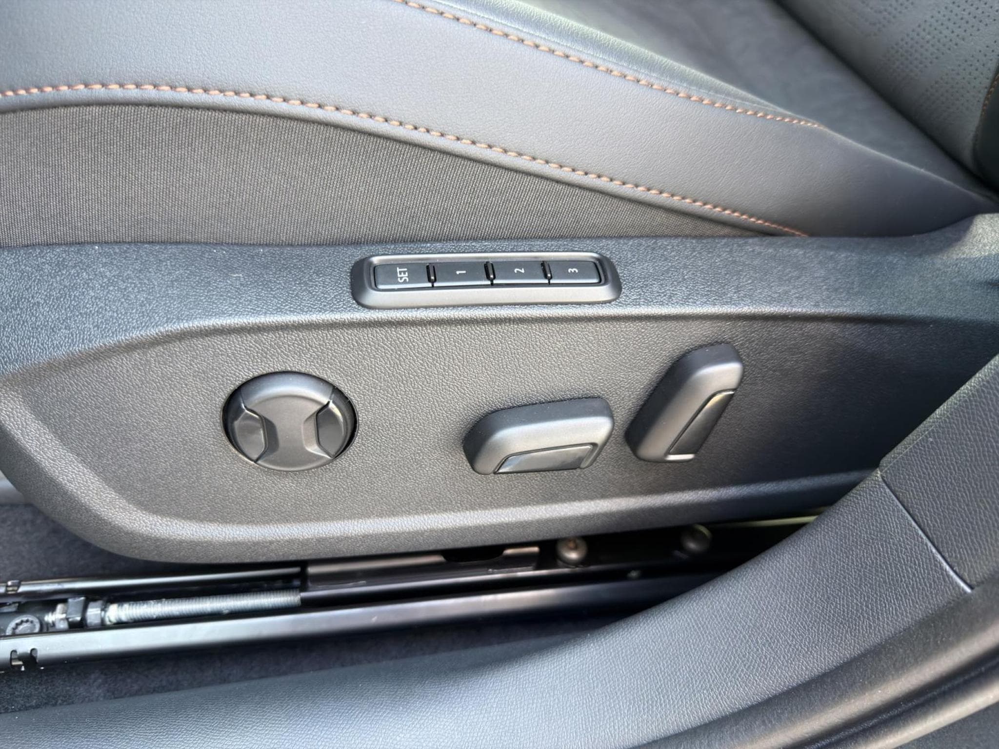 Cupra Leon eTSI (2026) - Photo 20