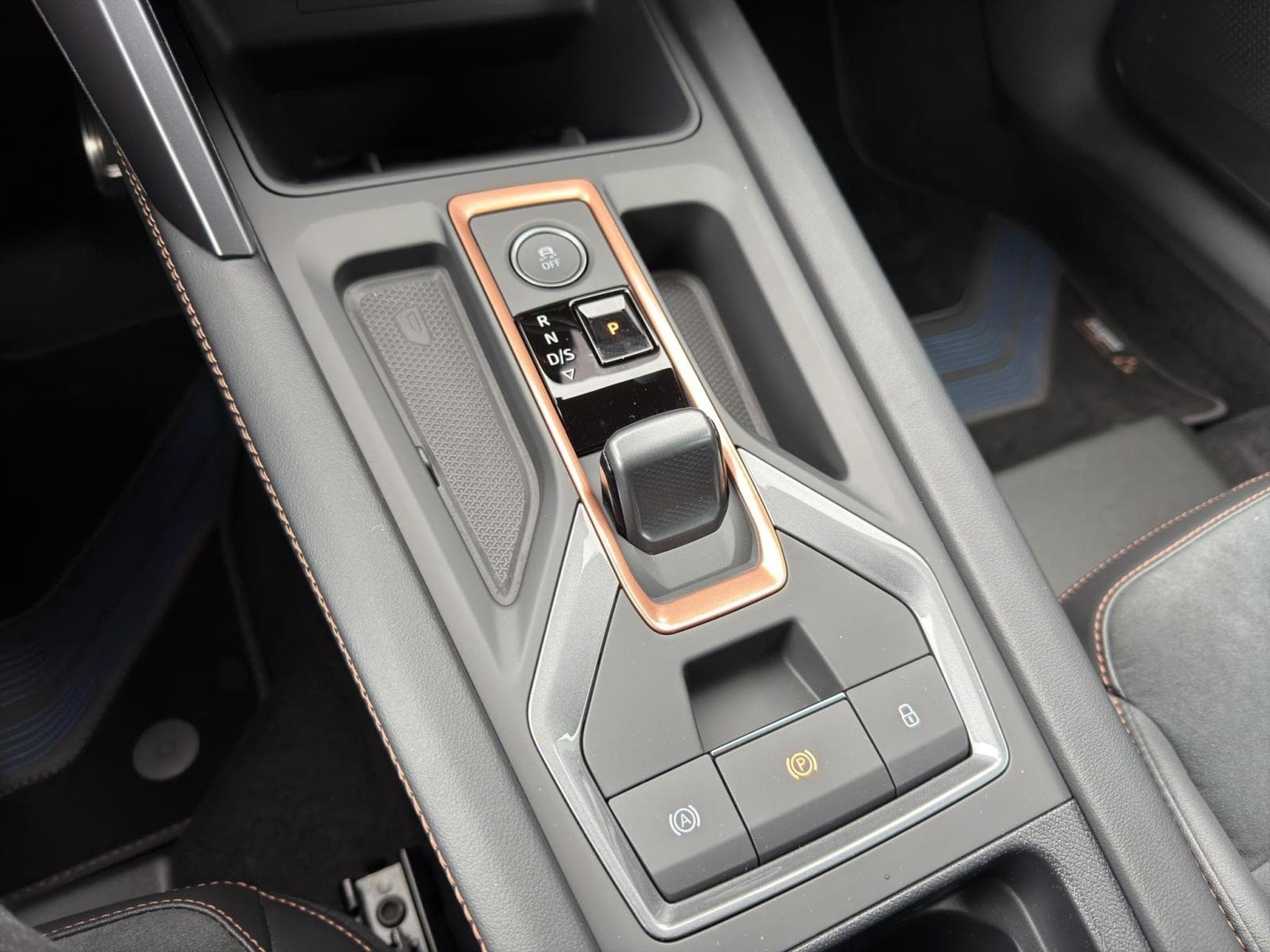 Cupra Leon eTSI (2026) - Photo 12