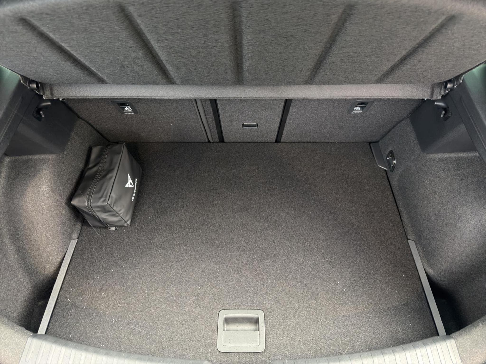 Cupra Leon eTSI (2026) - Photo 17