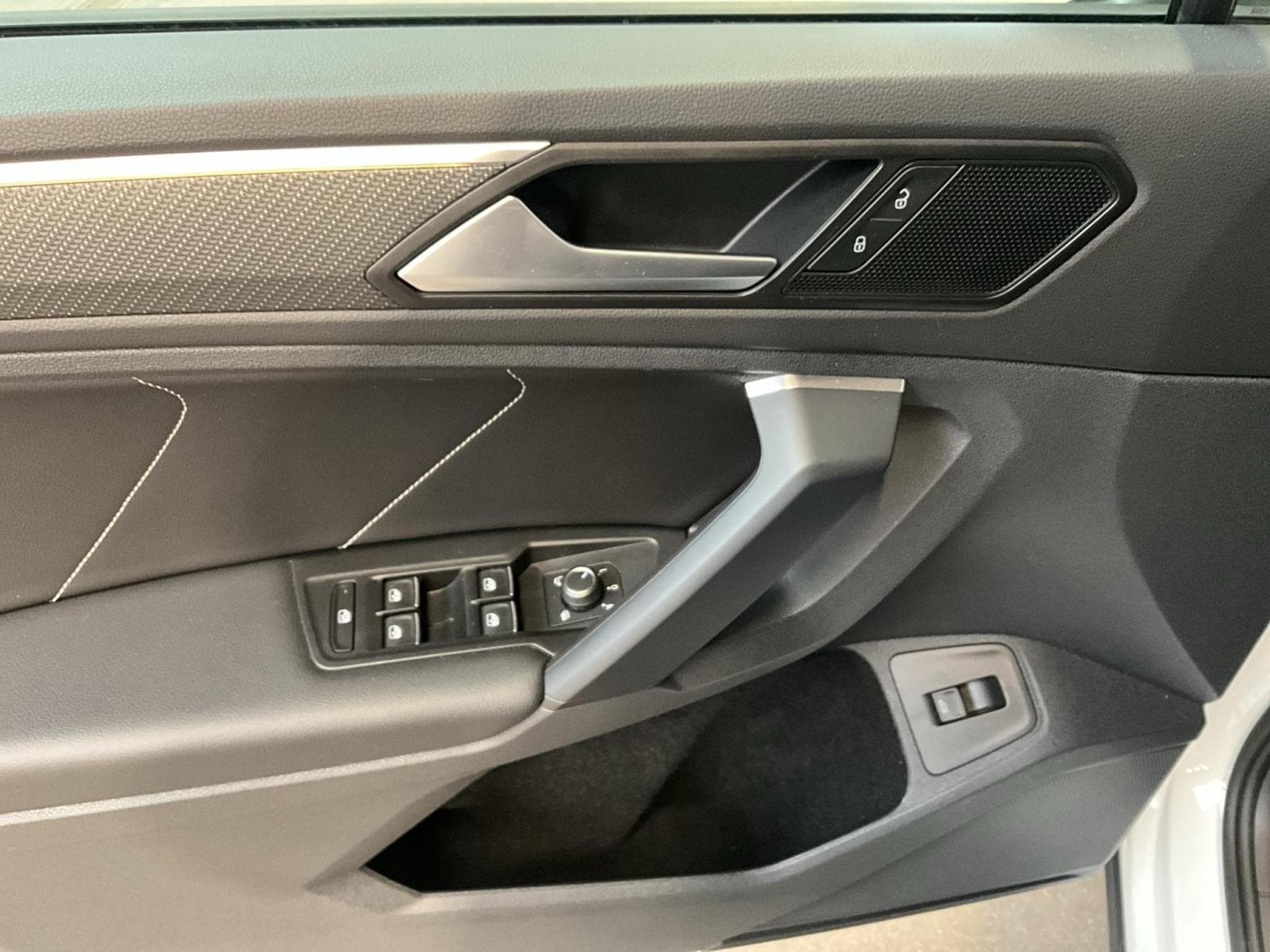 VW Tiguan R-Line+DSG+4M+Black-Style+AHK (2024) - Photo 14