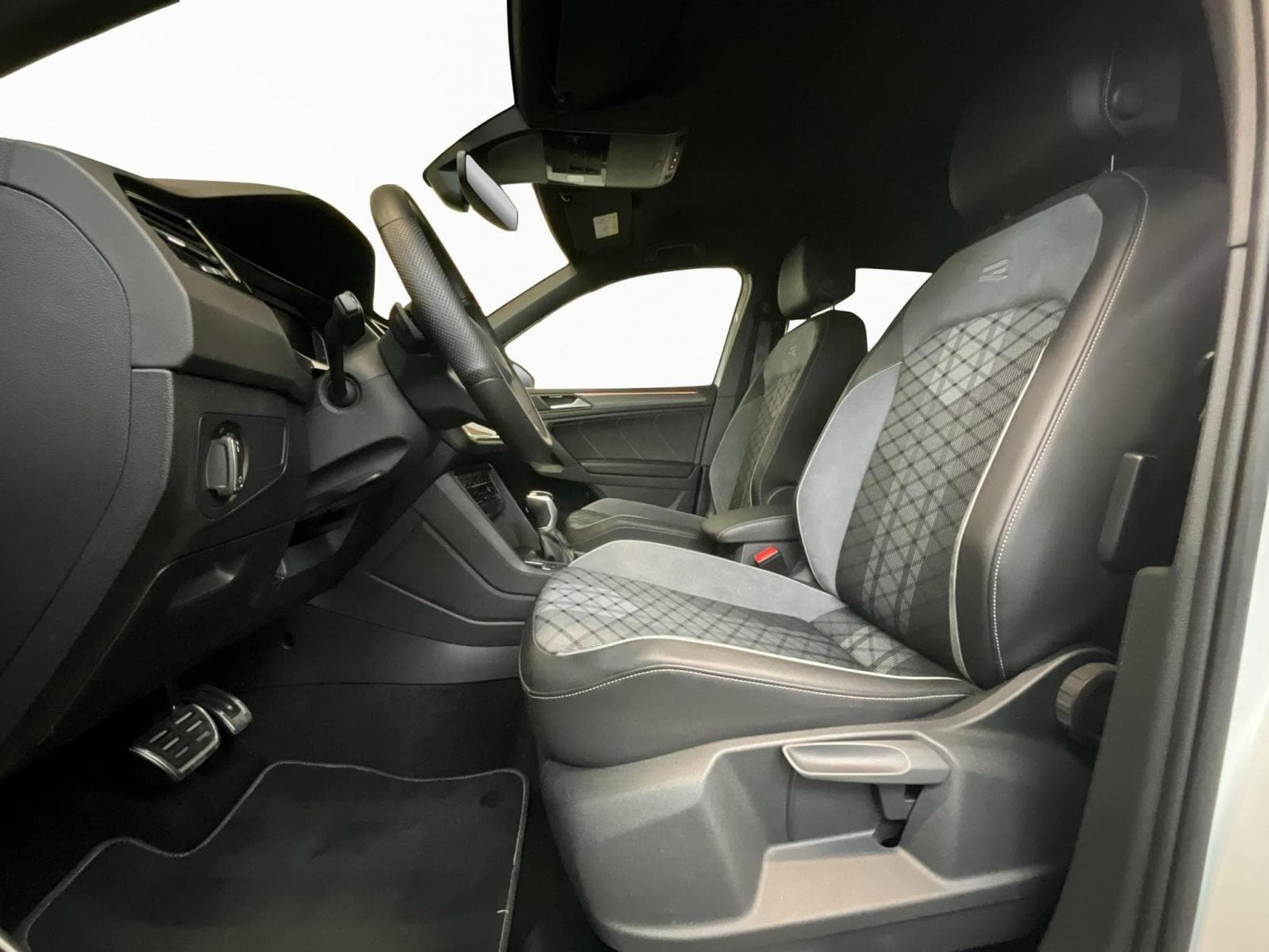 VW Tiguan R-Line+DSG+4M+Black-Style+AHK (2024) - Photo 9