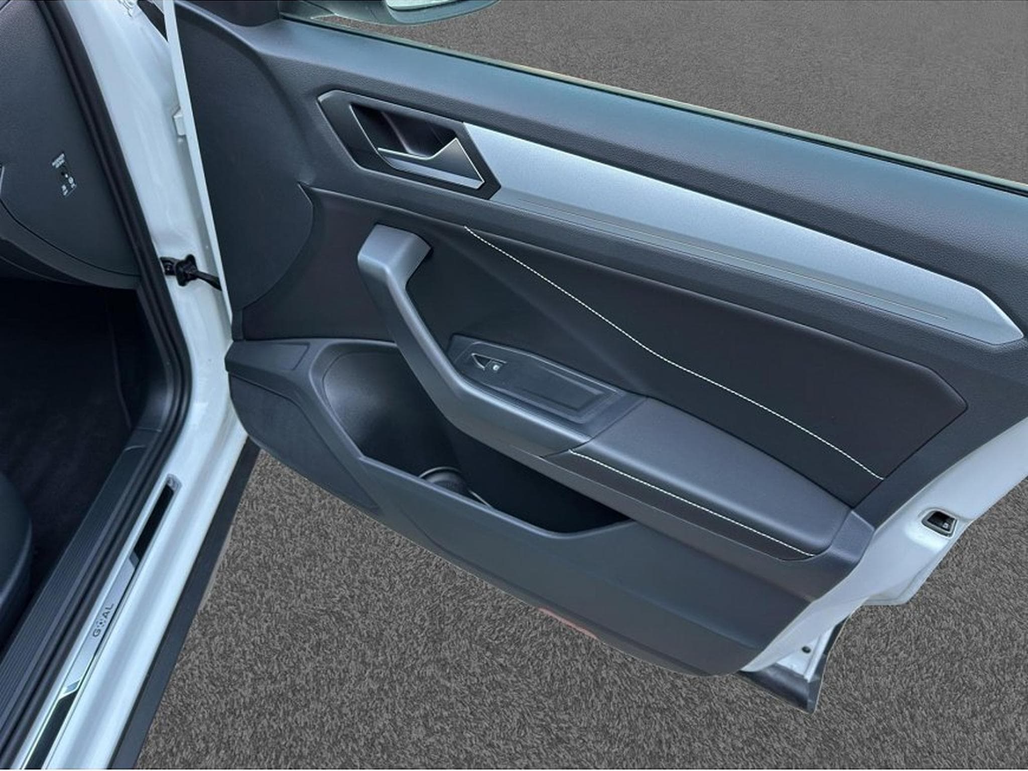 VW T-Roc (2025) - Photo 25