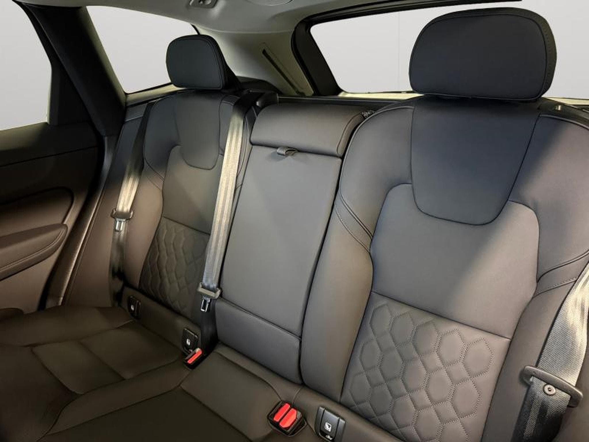 Volvo XC60 Facelift T6 Plus Dark / Hybride (2025) - Foto 13