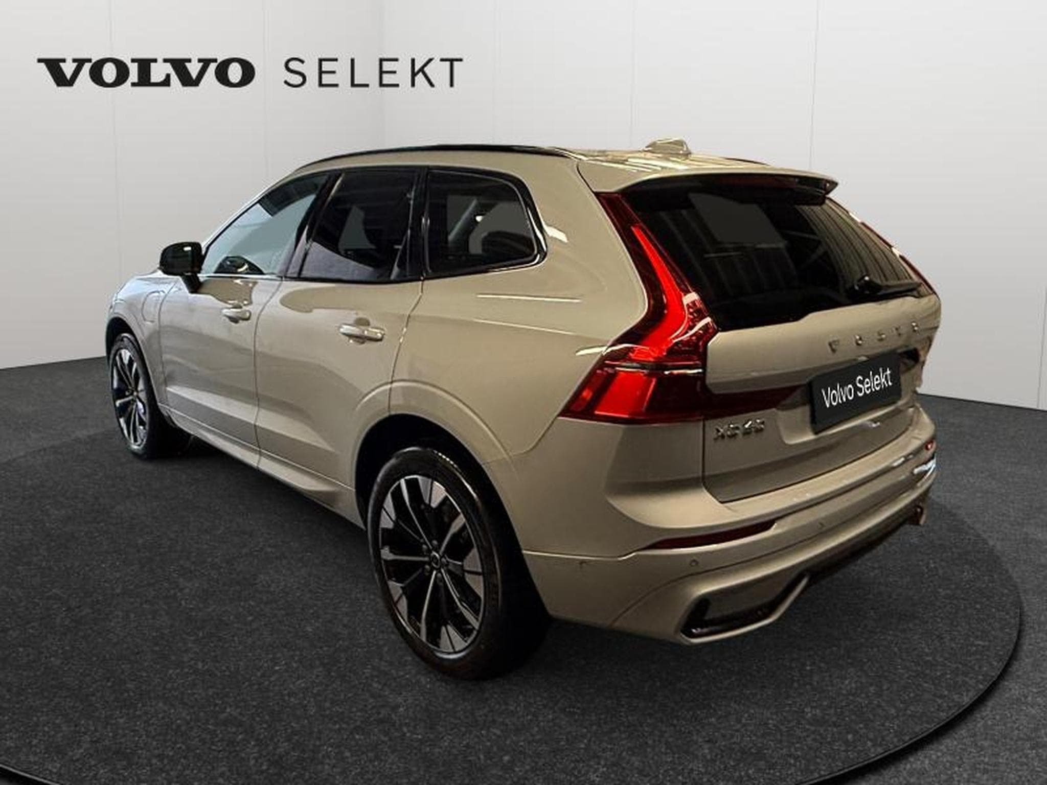 Volvo XC60 Facelift T6 Plus Dark / Hybride (2025) - Foto 3