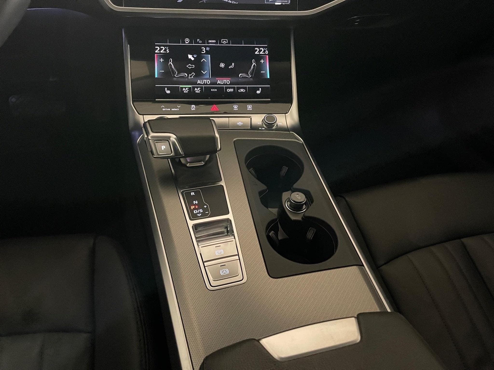 Audi A6 2.0 TDI Design (2022) - Photo 10
