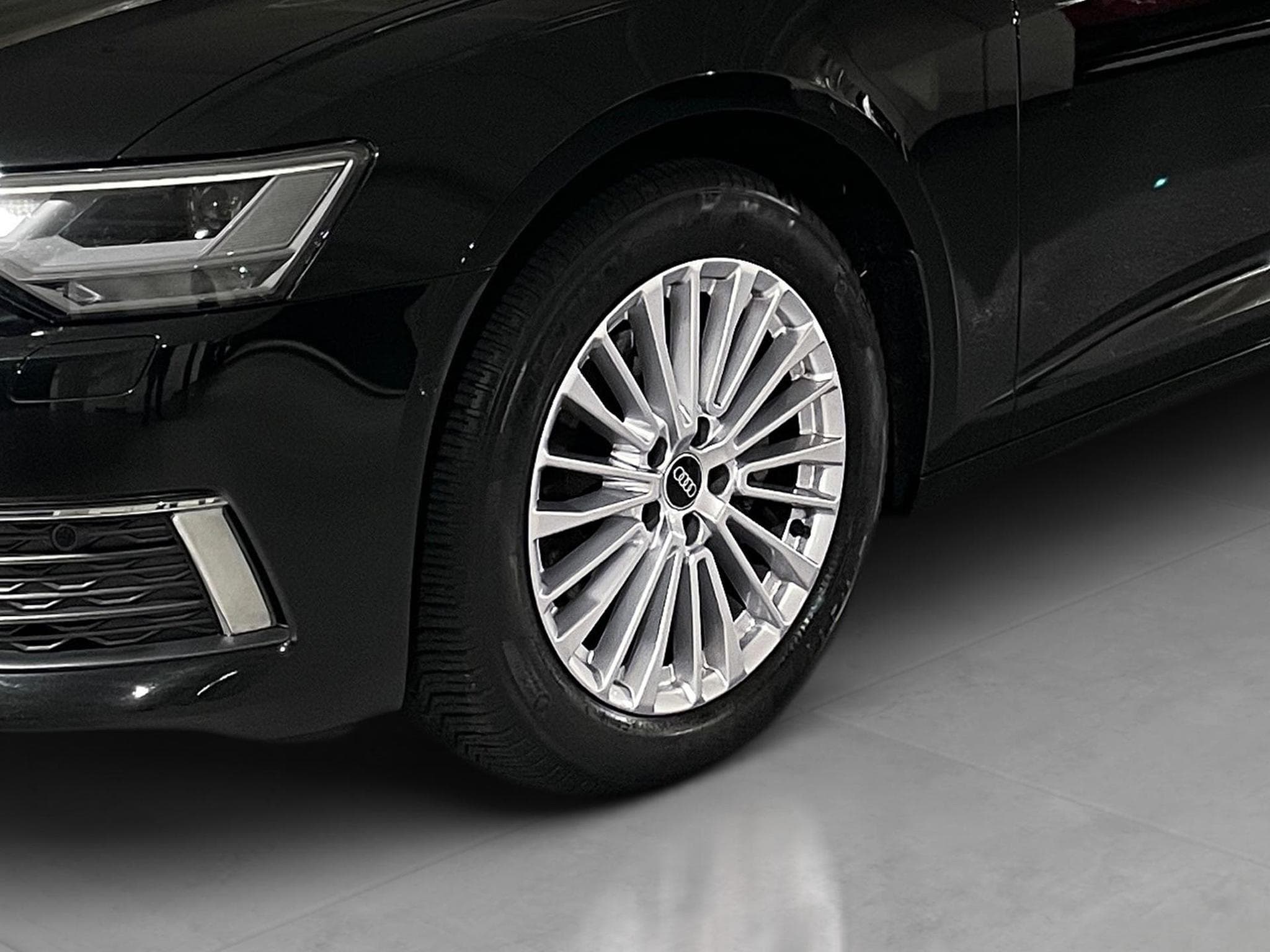 Audi A6 2.0 TDI Design (2022) - Photo 21