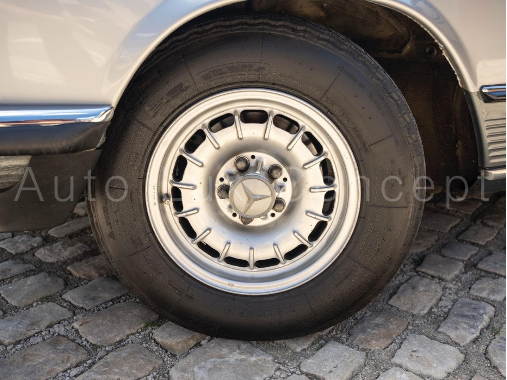 Mercedes 500 SLC (1982) - Photo 16