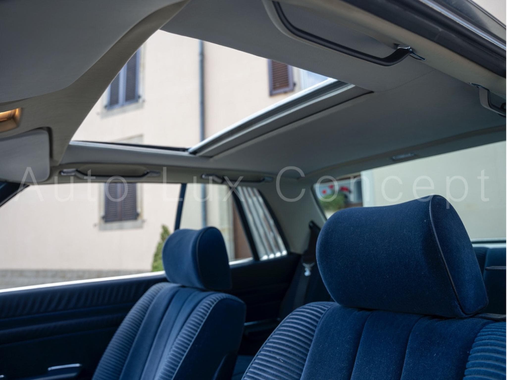 Mercedes 500 SLC (1982) - Photo 26