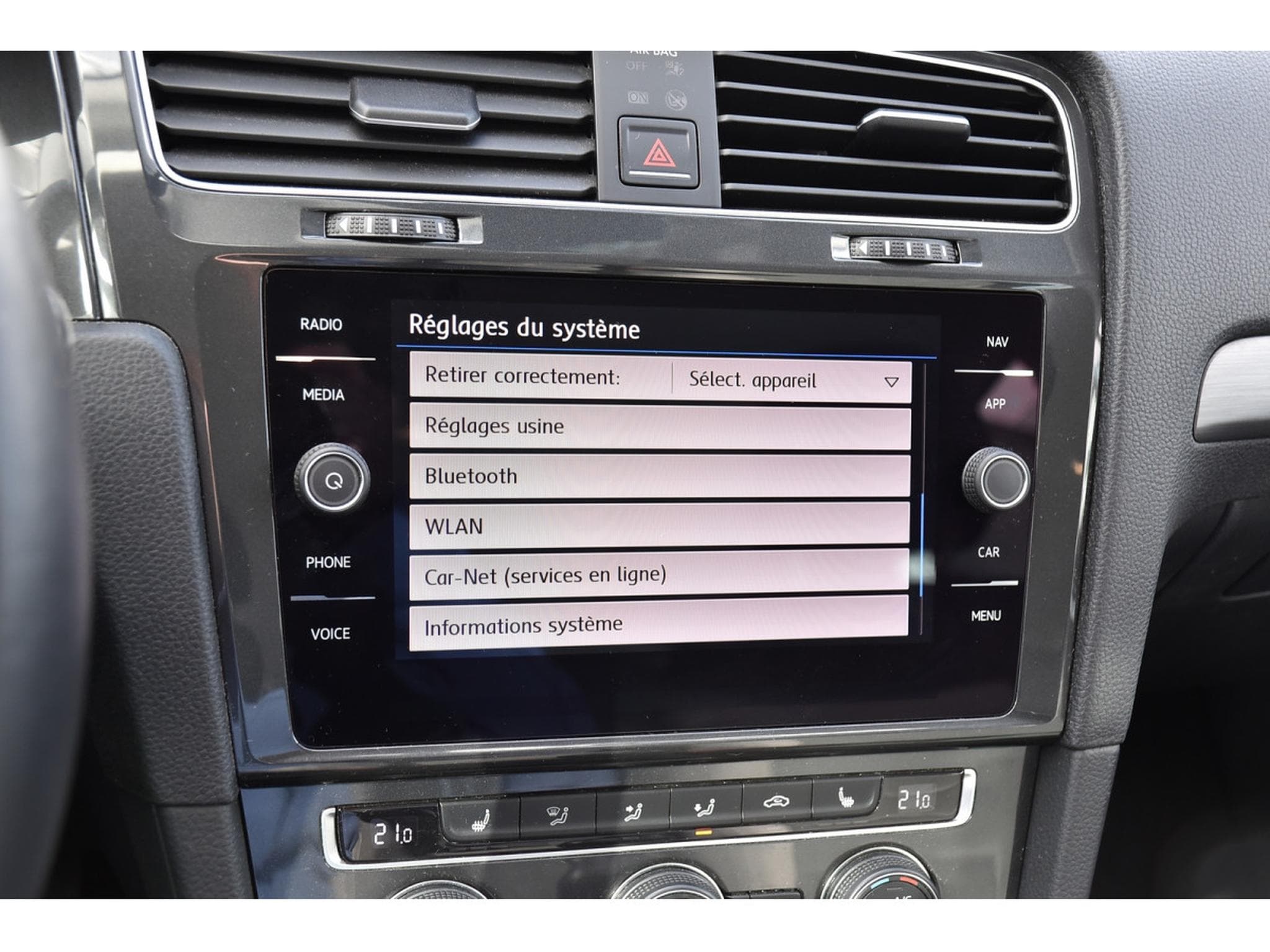 VW Golf 2.0 TDI R-Line SG CHFF ACC GPS PDC LED 1° MAIN (2018) - Foto 12