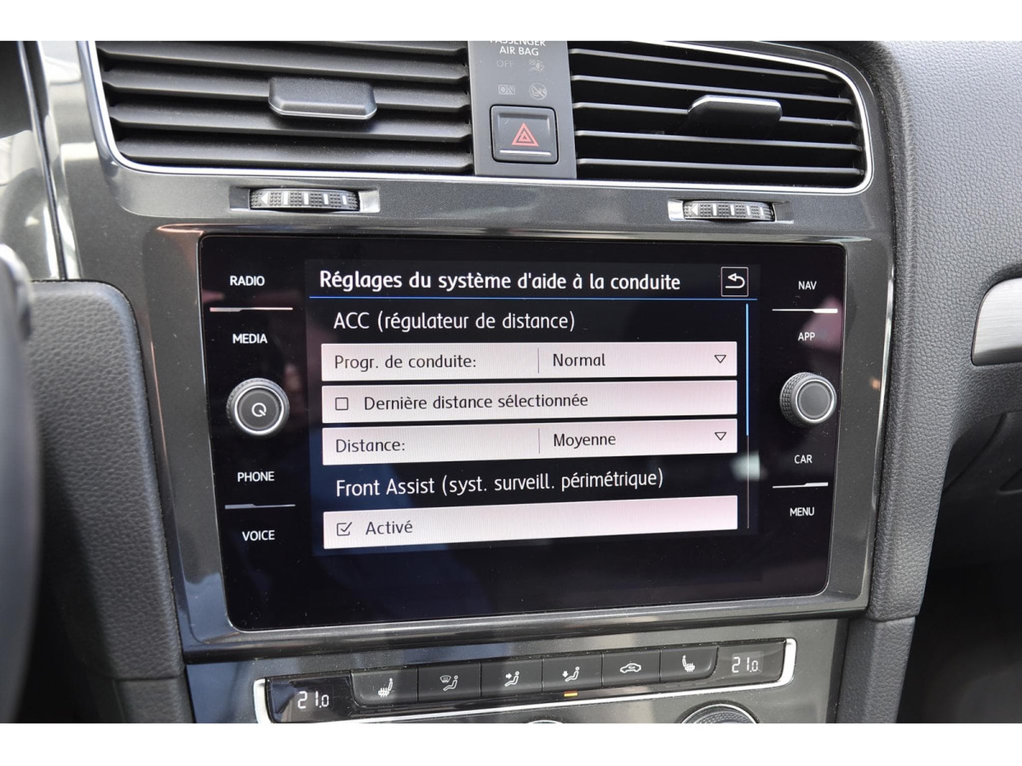 VW Golf 2.0 TDI R-Line SG CHFF ACC GPS PDC LED 1° MAIN (2018) - Foto 13