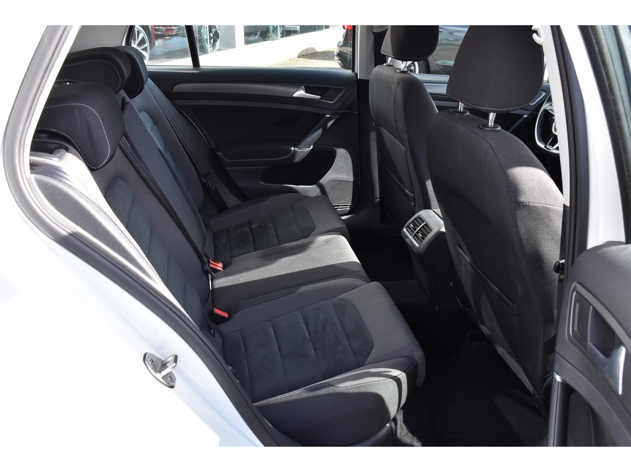 VW Golf 2.0 TDI R-Line SG CHFF ACC GPS PDC LED 1° MAIN (2018) - Foto 8