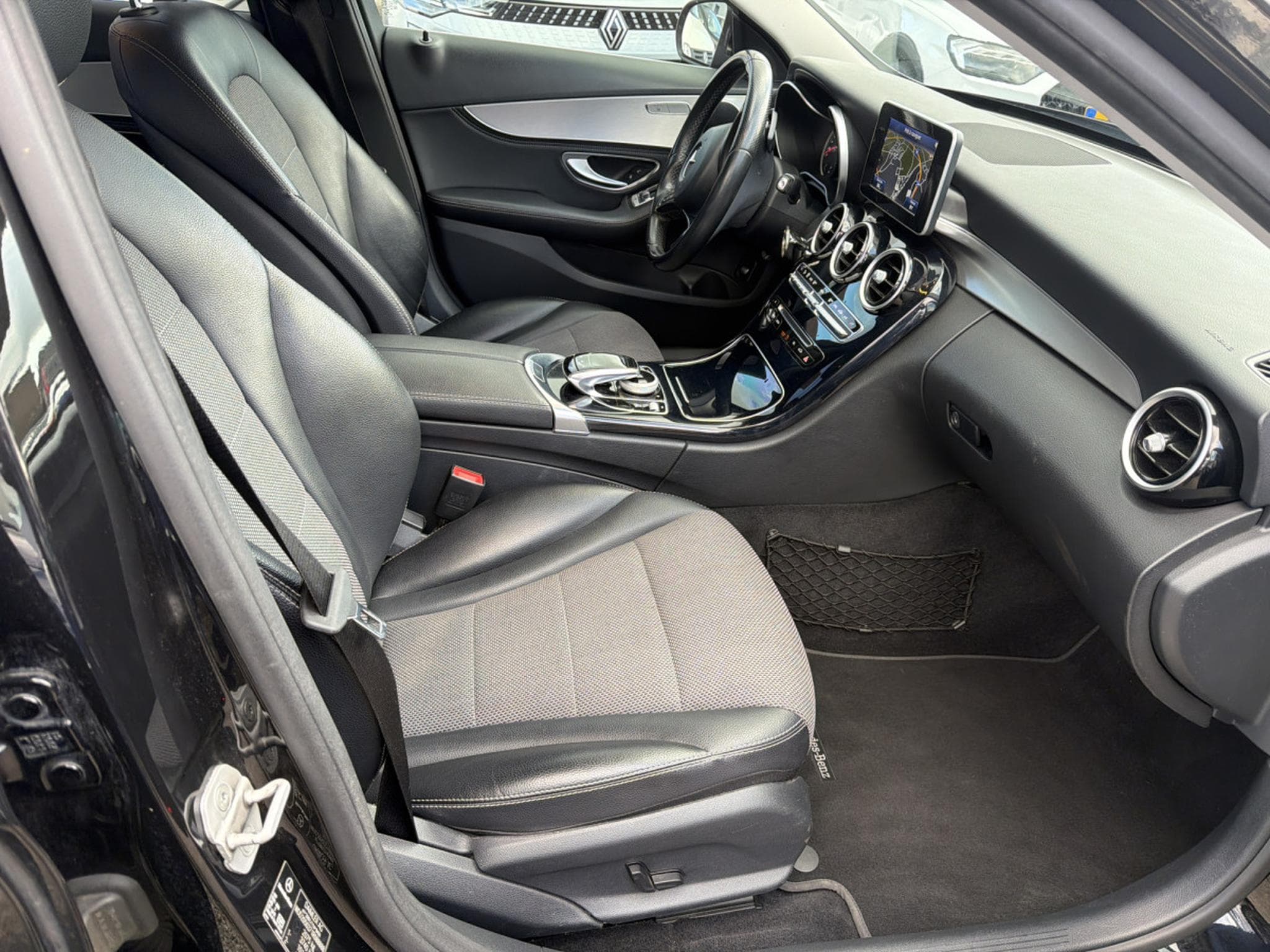 Mercedes C 200 CDI 136CV AUTO AVANTGARDE (2015) - Photo 10