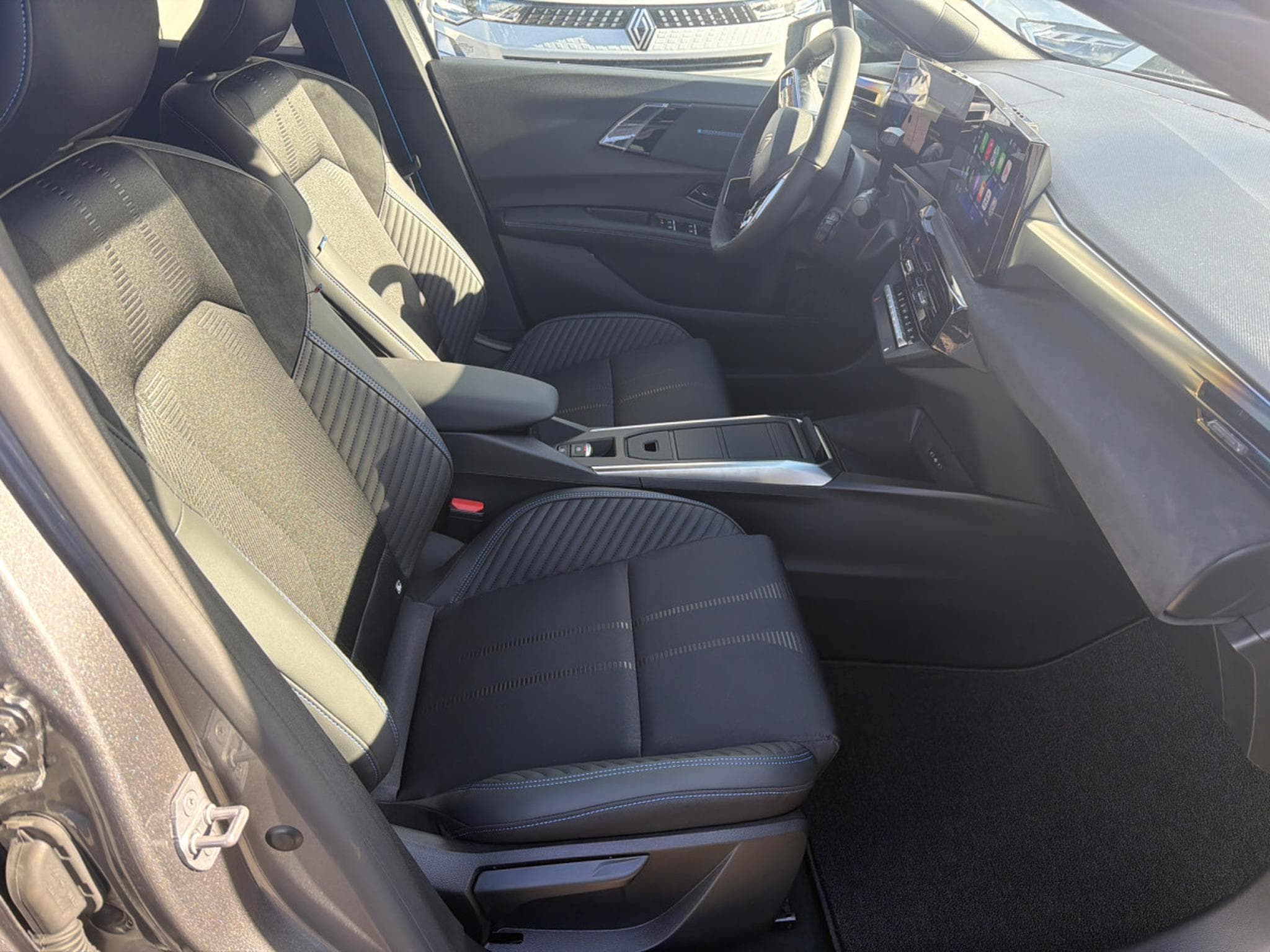 Renault Clio 1.8 TCE FULL HYBRID E-TECH 160 ESPRIT ALPINE (2026) - Photo 10