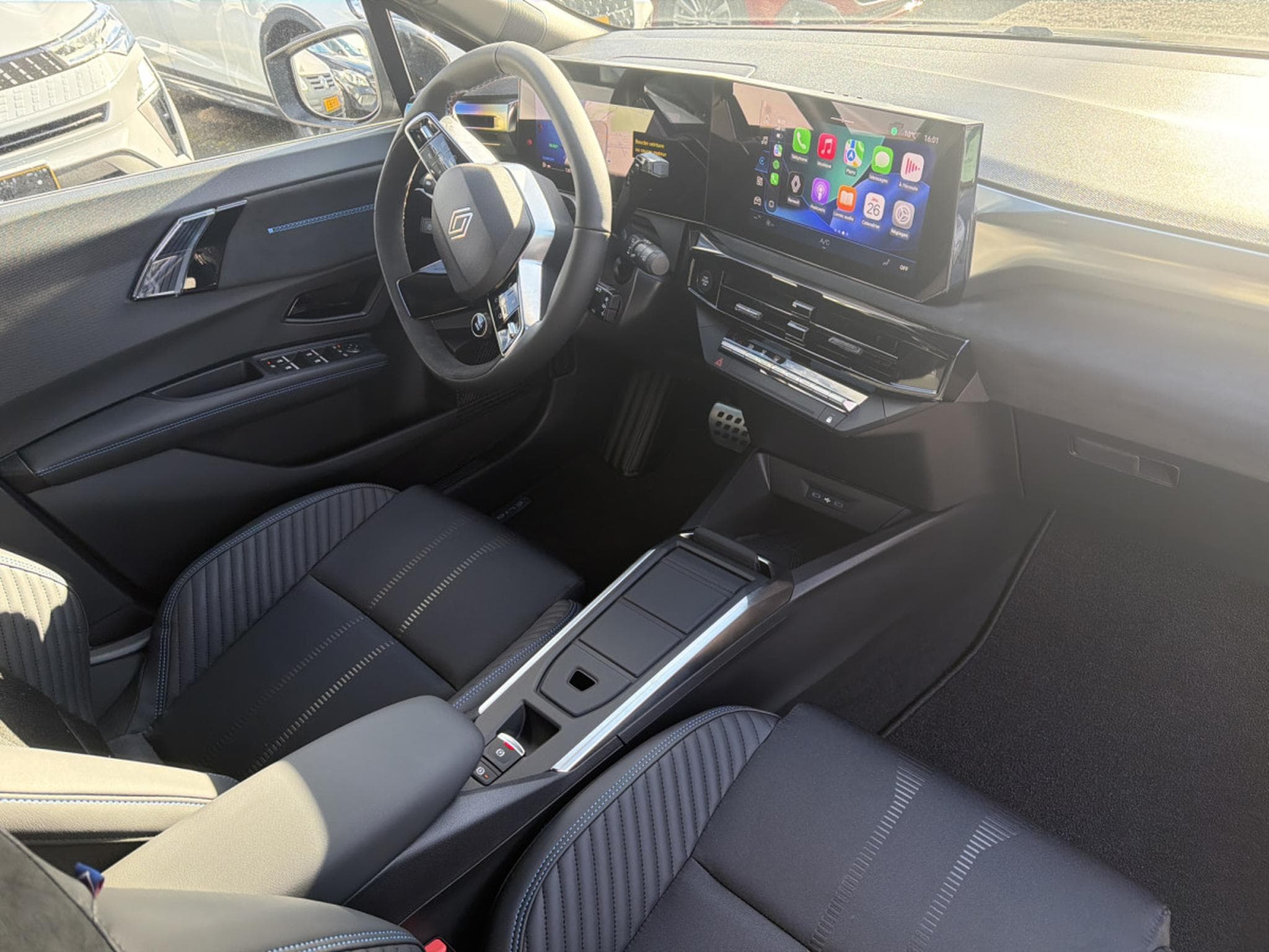 Renault Clio 1.8 TCE FULL HYBRID E-TECH 160 ESPRIT ALPINE (2026) - Photo 11