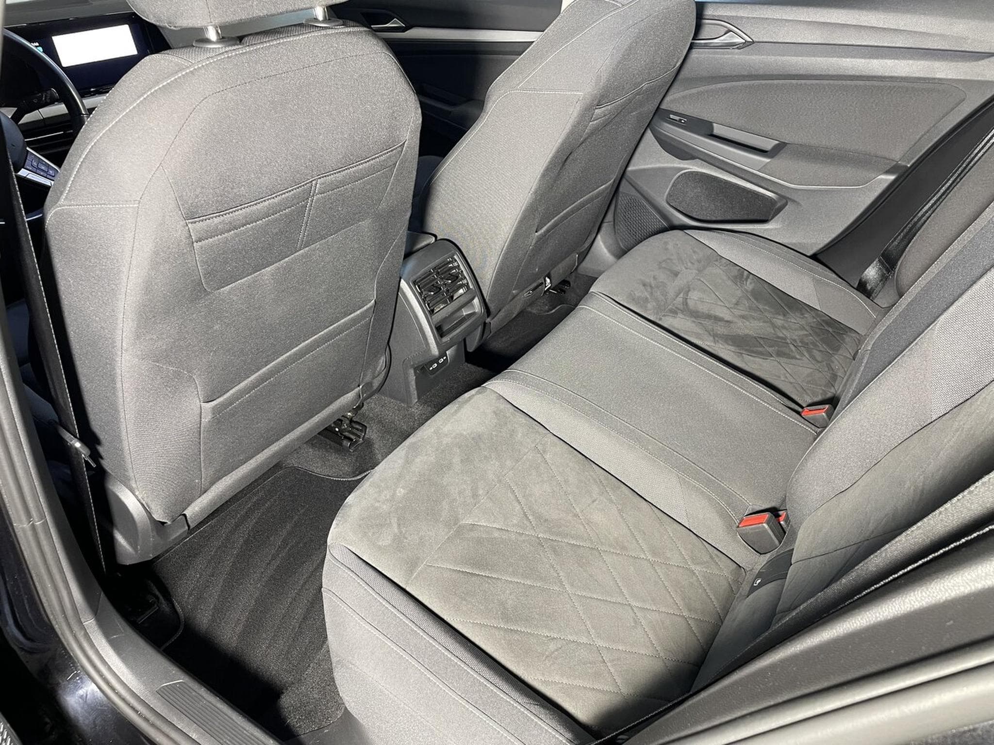 VW Golf VIII 1.0 eTSI 110 DSG GPS CARPLAY VIRTUAL COCKPIT (2021) - Photo 12