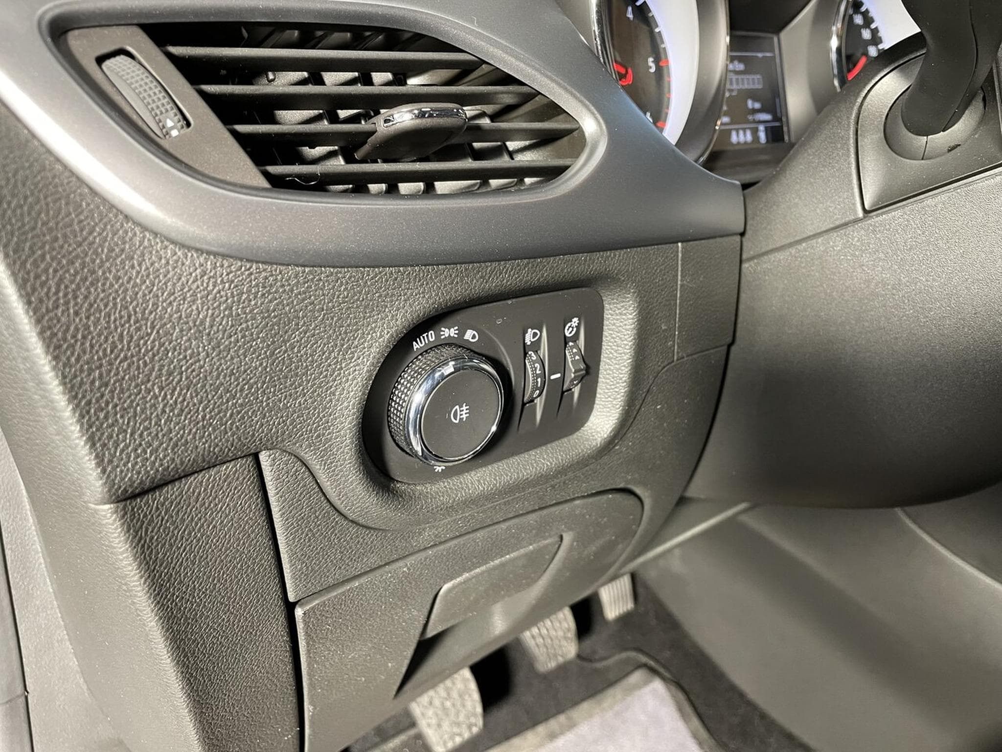 Opel Astra 1.5 D 105 CV EDITION GPS CARPLAY (2020) - Photo 7