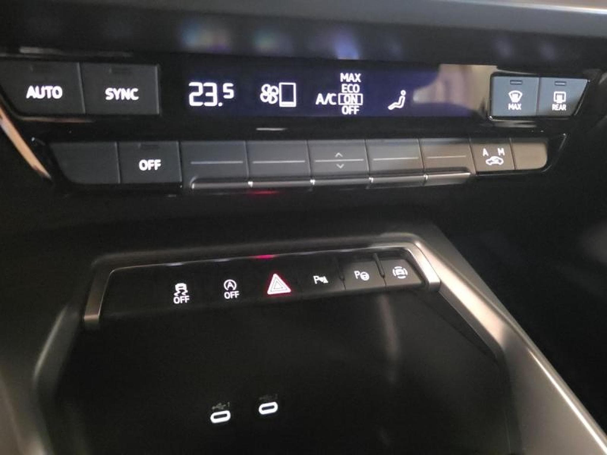 AUDI A3 30 TFSI 116ch Hybride Business Executive S tronic 7 (2024) - Foto 12