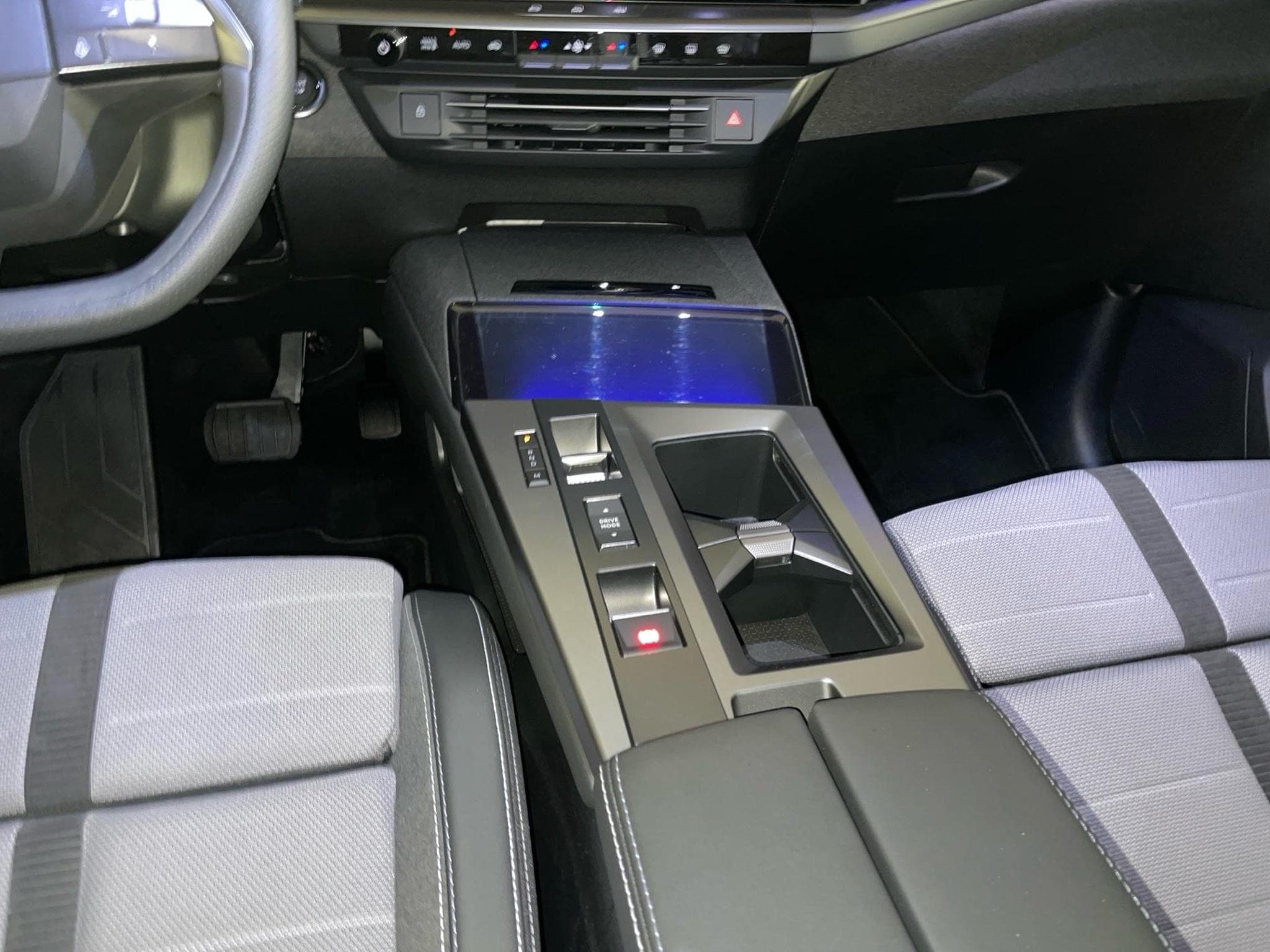 Opel Grandland 1.2 GS HYBRIDE (2025) - Photo 10