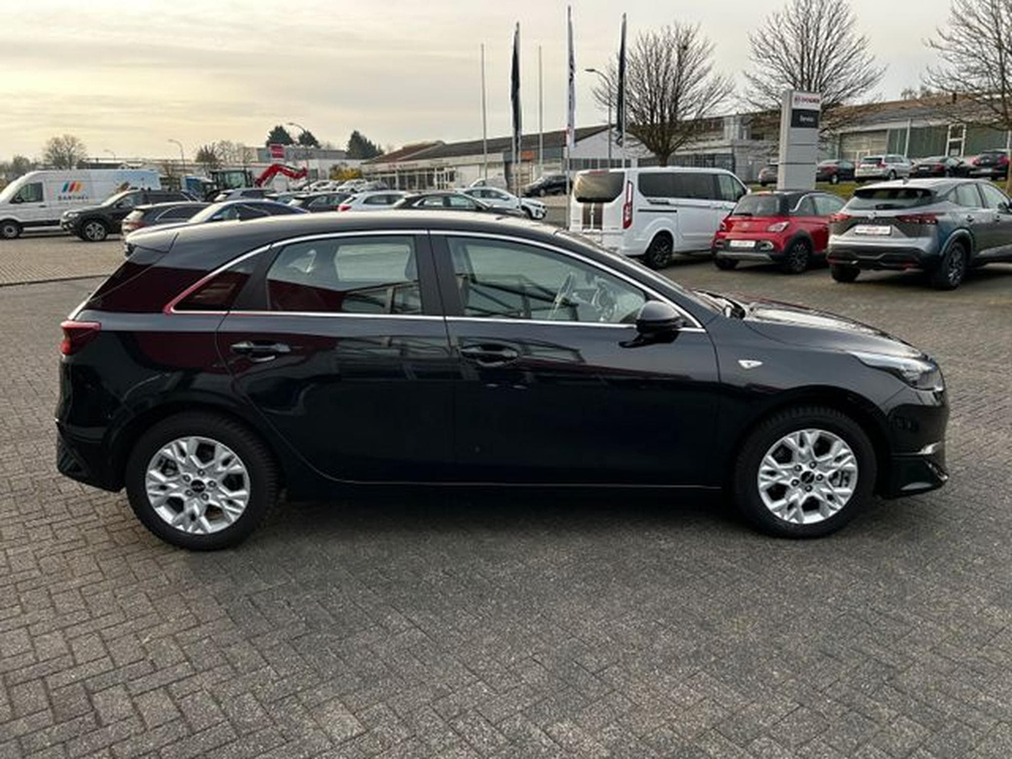 Kia Ceed Ceed 1.5 T-GDI DCT Vision Komfort+ Navi Kamera (2024) - Photo 9