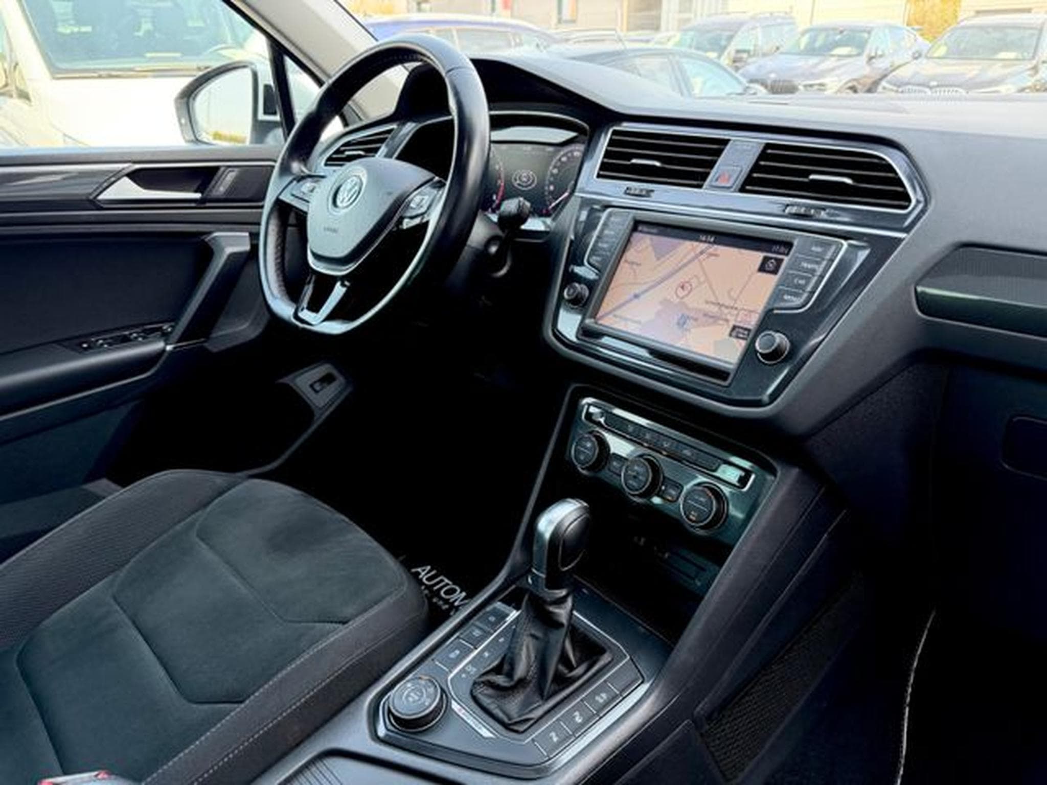 VW Tiguan Tiguan Highline 2.0 TSI DSG 4Motion /LED/ACC/AHK (2017) - Foto 12