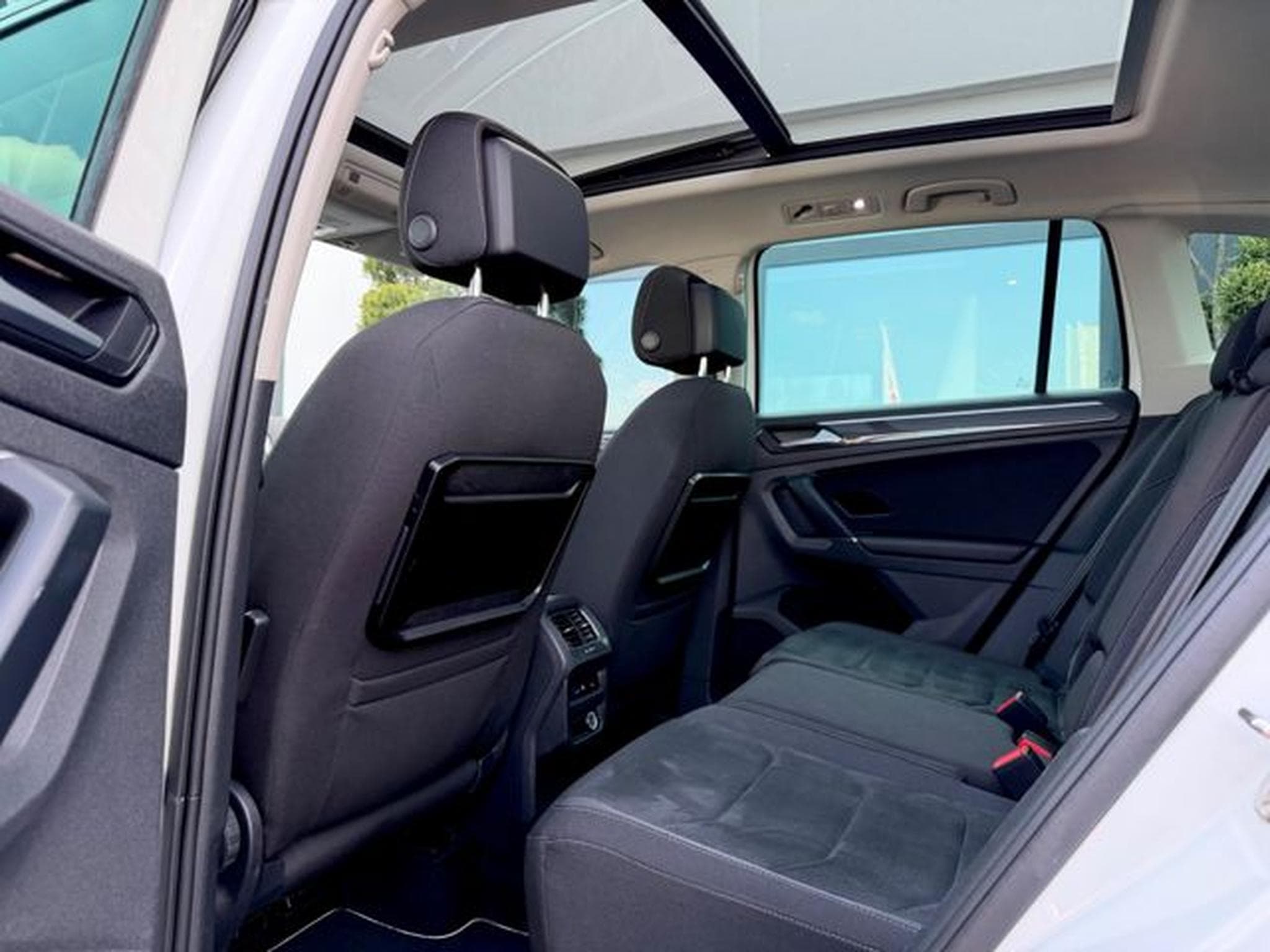 VW Tiguan Tiguan Highline 2.0 TSI DSG 4Motion /LED/ACC/AHK (2017) - Foto 14