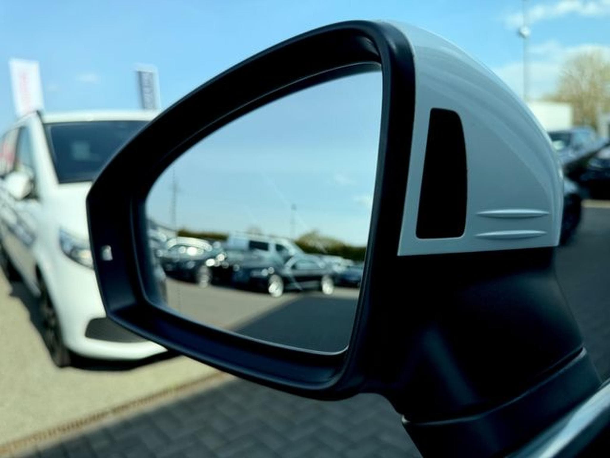 VW Tiguan Tiguan Highline 2.0 TSI DSG 4Motion /LED/ACC/AHK (2017) - Foto 16