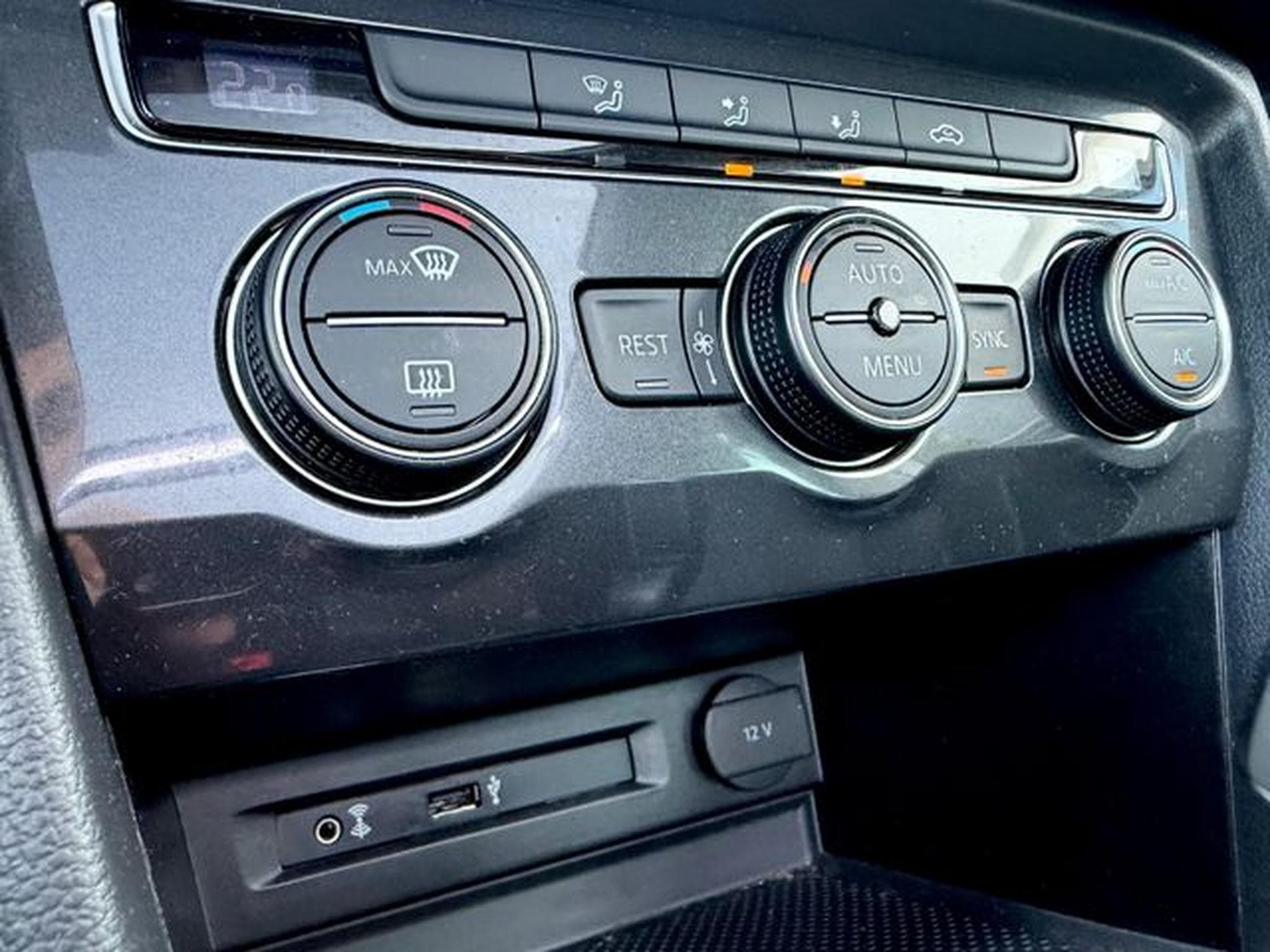 VW Tiguan Tiguan Highline 2.0 TSI DSG 4Motion /LED/ACC/AHK (2017) - Foto 20