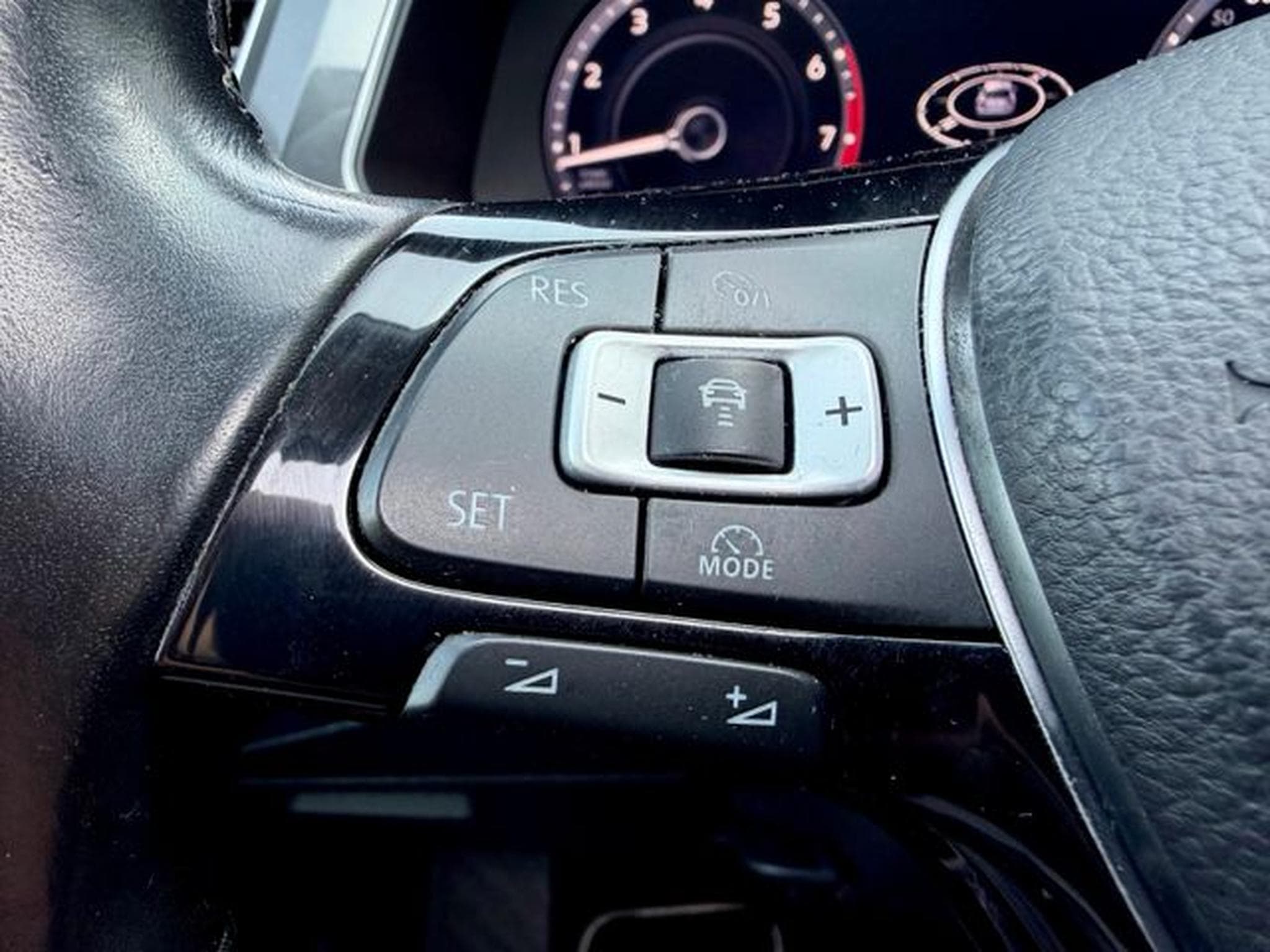 VW Tiguan Tiguan Highline 2.0 TSI DSG 4Motion /LED/ACC/AHK (2017) - Foto 21