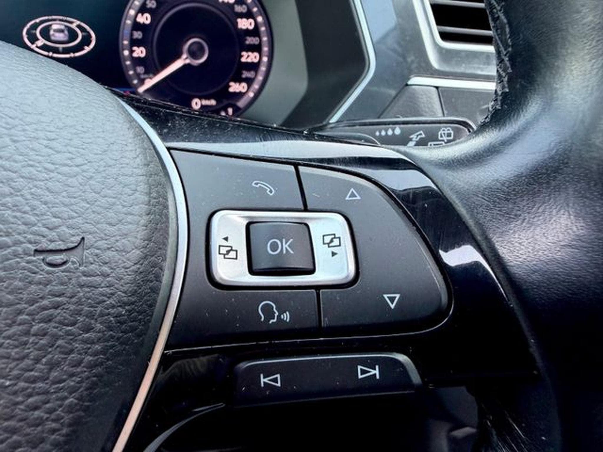 VW Tiguan Tiguan Highline 2.0 TSI DSG 4Motion /LED/ACC/AHK (2017) - Foto 22