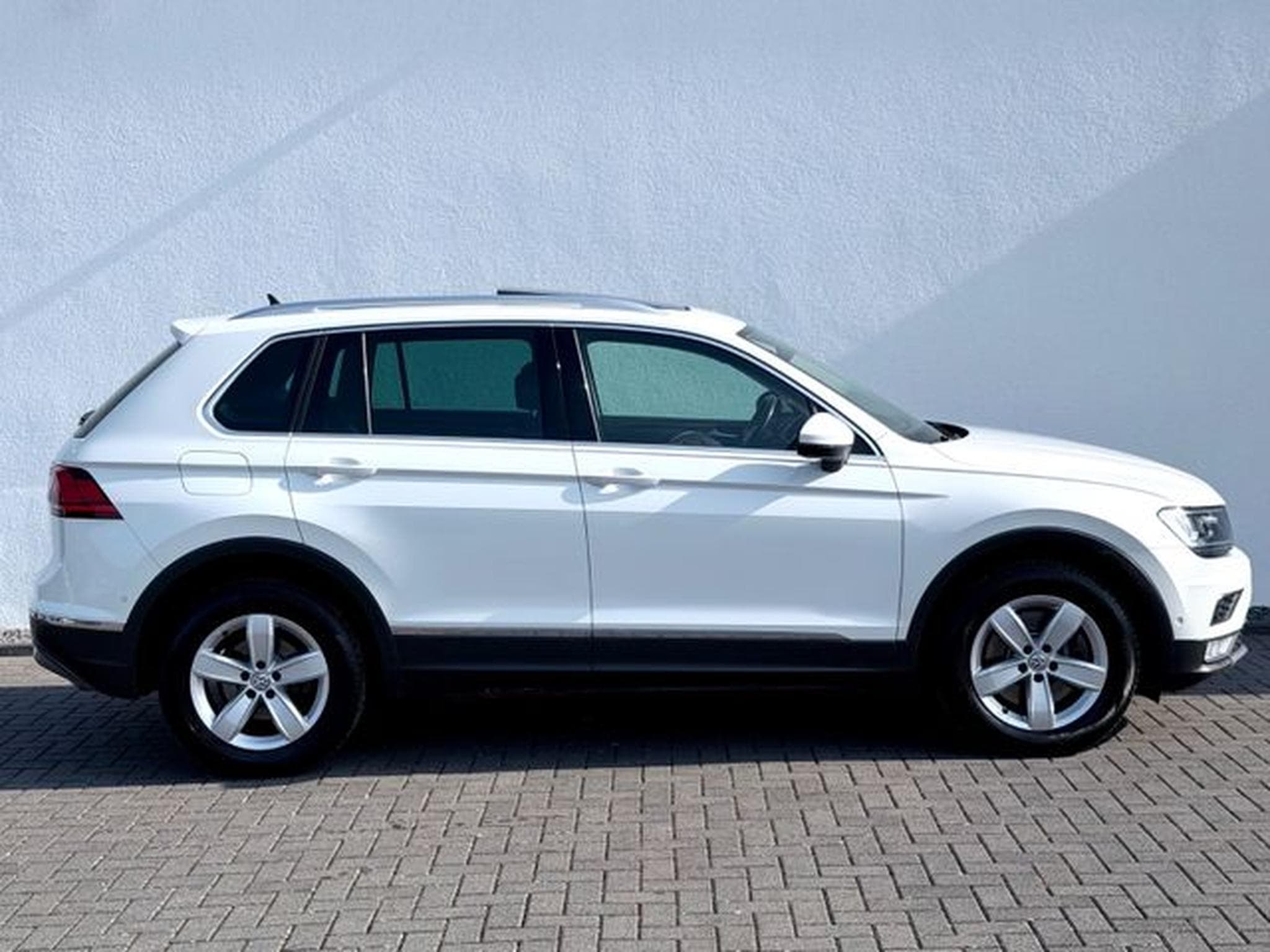 VW Tiguan Tiguan Highline 2.0 TSI DSG 4Motion /LED/ACC/AHK (2017) - Foto 4