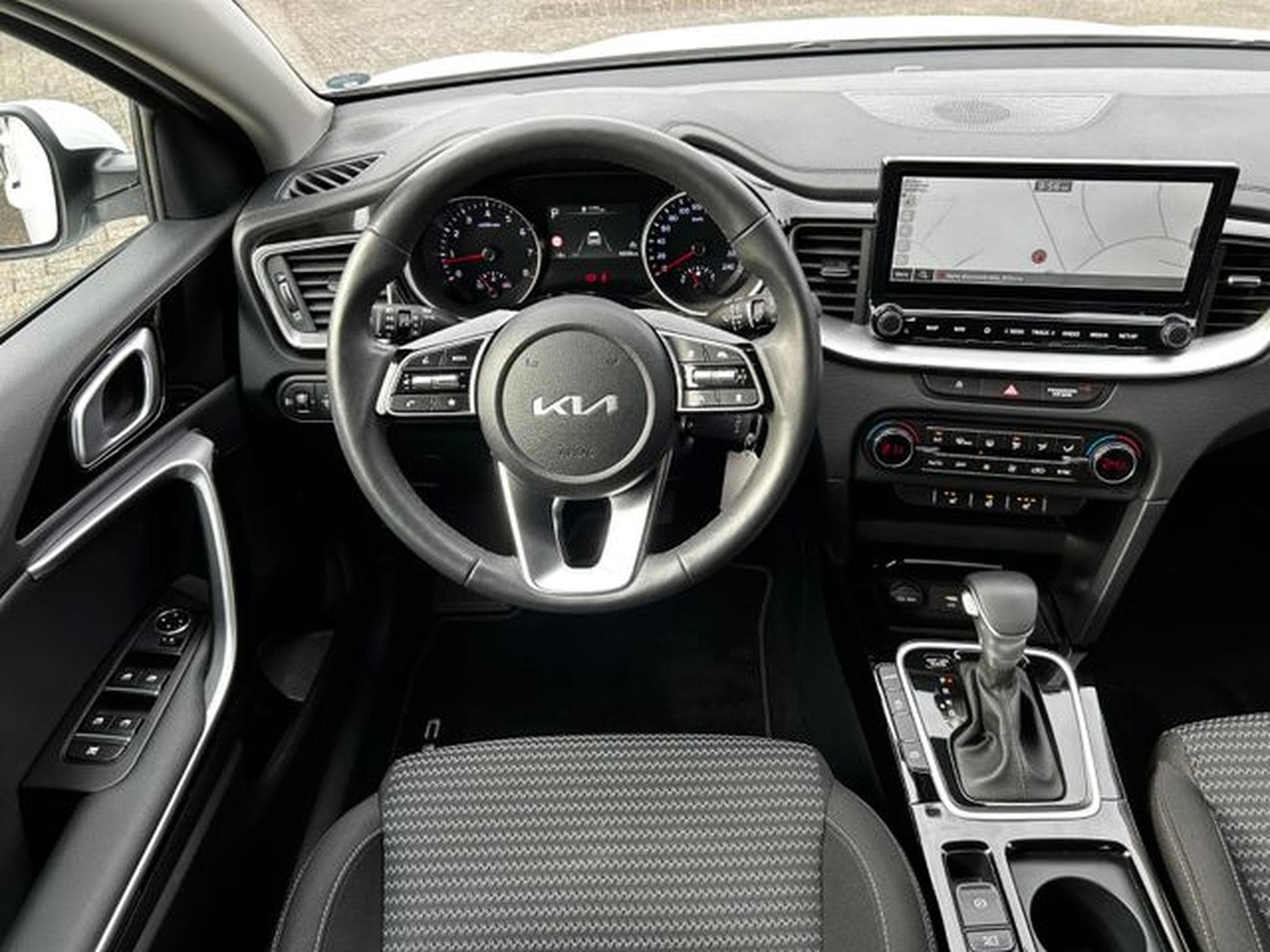 Kia Ceed Ceed 1.5 T-GDI DCT Vision Komfort+ Navi Kamera (2024) - Photo 12