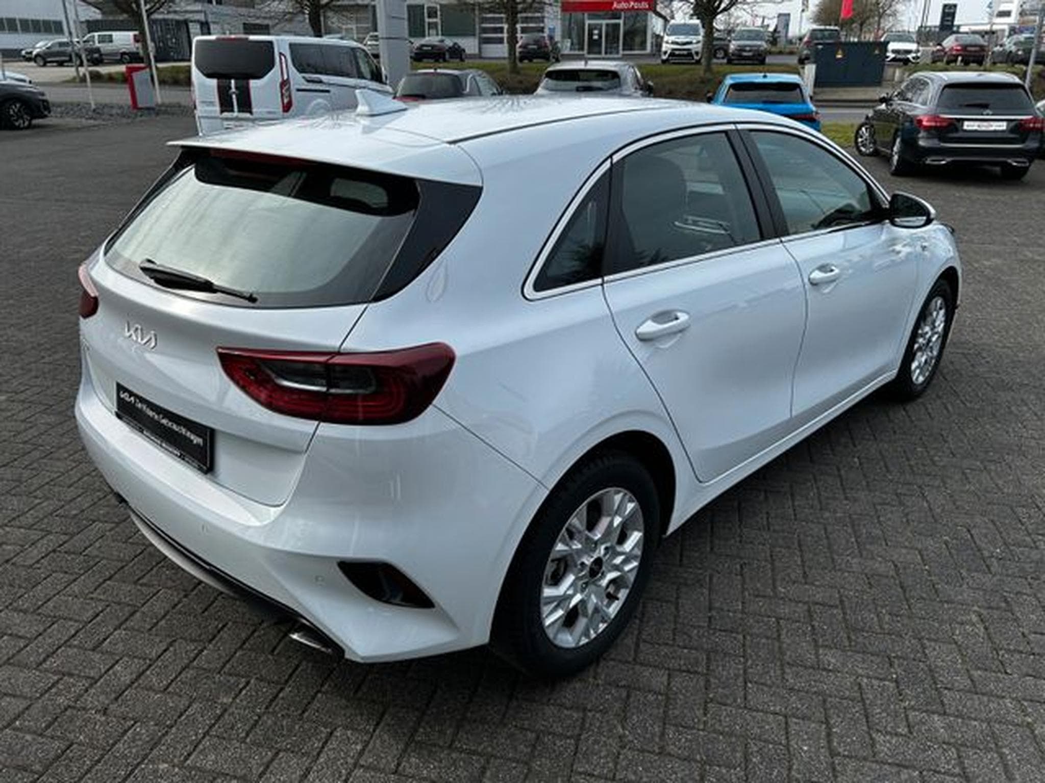 Kia Ceed Ceed 1.5 T-GDI DCT Vision Komfort+ Navi Kamera (2024) - Photo 8