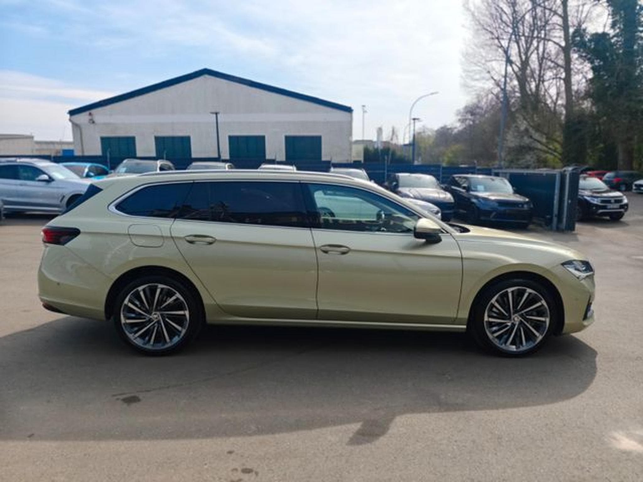 Skoda Superb SUPERB COMBI*4x4 L&amp;K*4X SCHIEBEDACH*SOUNDANLAGE* (2025) - Foto 13