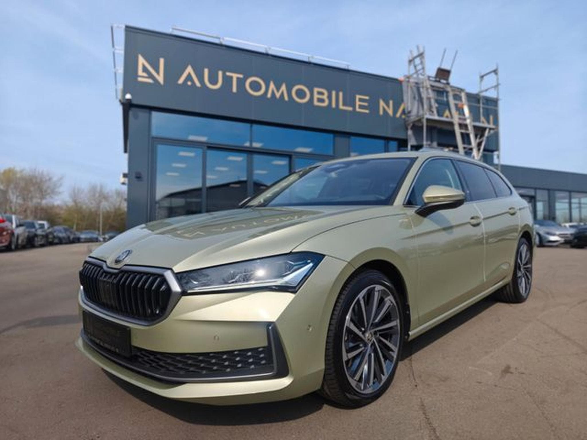 Skoda Superb SUPERB COMBI*4x4 L&amp;K*4X SCHIEBEDACH*SOUNDANLAGE* (2025) - Foto 2