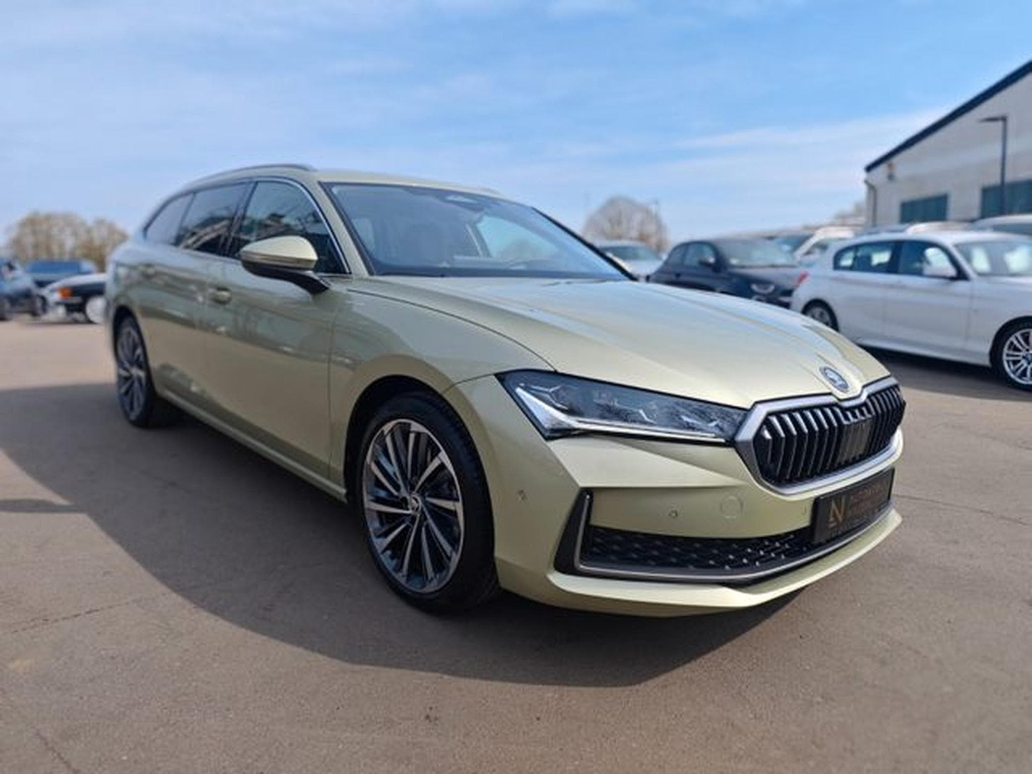 Skoda Superb SUPERB COMBI*4x4 L&amp;K*4X SCHIEBEDACH*SOUNDANLAGE* (2025) - Foto 4