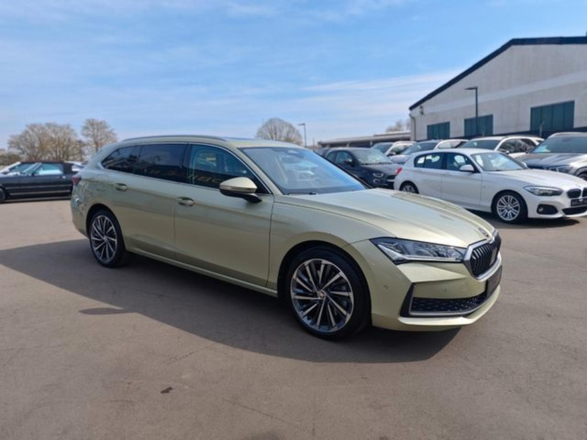 Skoda Superb SUPERB COMBI*4x4 L&amp;K*4X SCHIEBEDACH*SOUNDANLAGE* (2025) - Foto 5