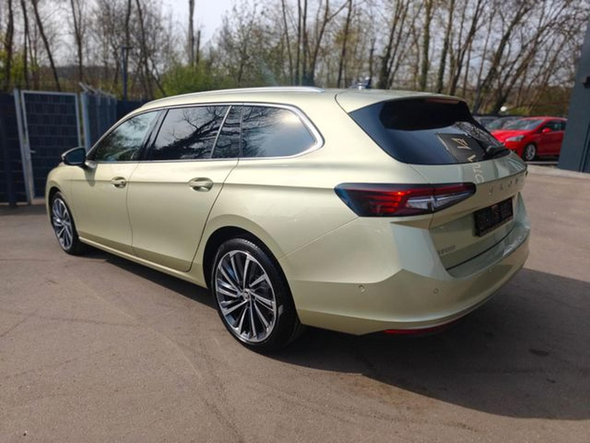 Skoda Superb SUPERB COMBI*4x4 L&amp;K*4X SCHIEBEDACH*SOUNDANLAGE* (2025) - Foto 7